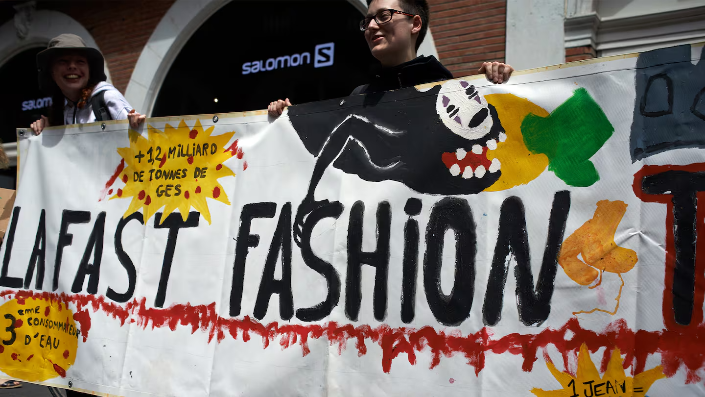France Declares War on Throwaway Threads