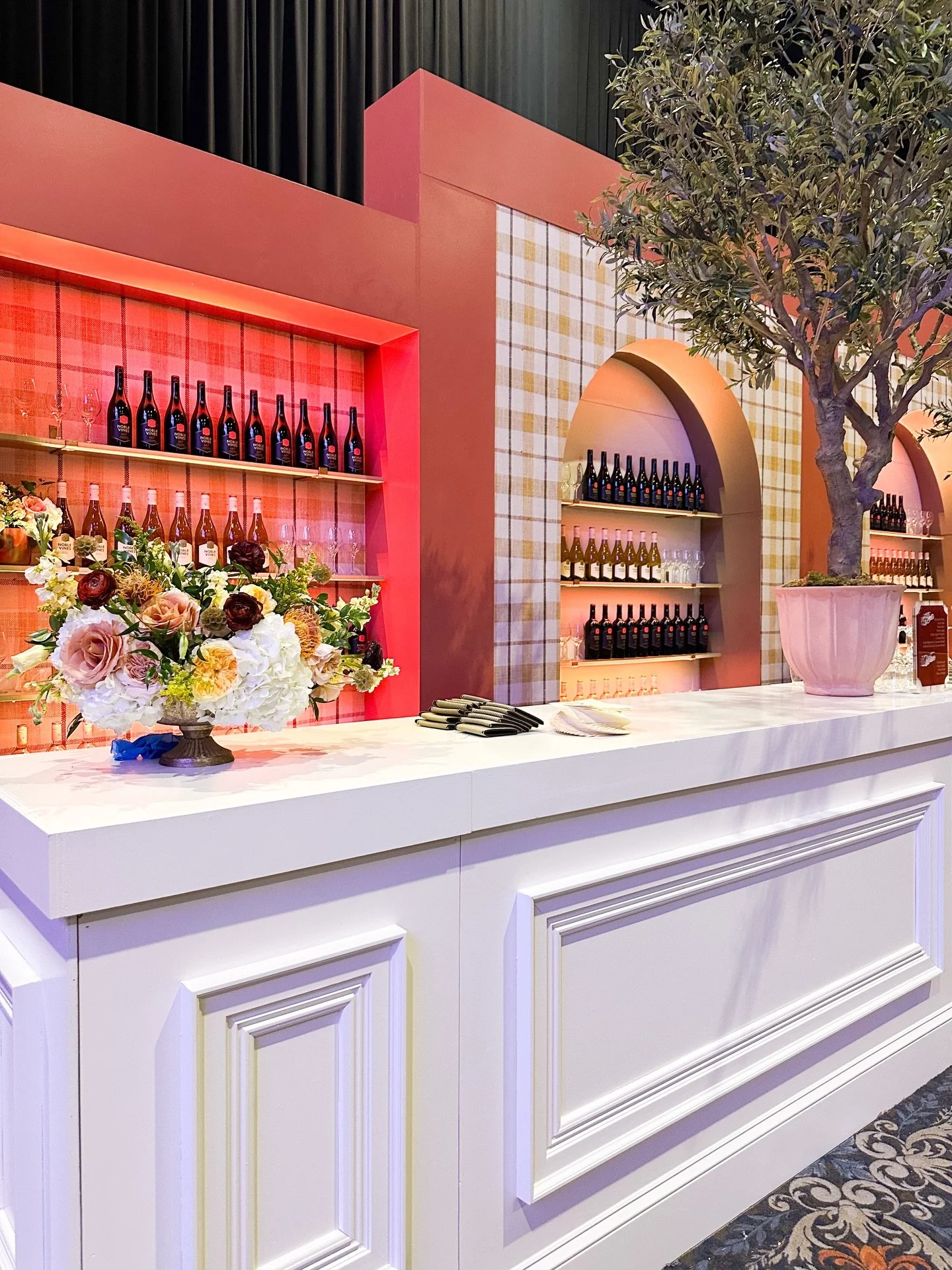 Proof that the vision always delivers!🤩

Our process starts with precision and ends with presence. This custom luncheon design was defined by layered, large-scale moments anchored by the bar set up, stage accents, and of course Big Alice.🐘

Plannin