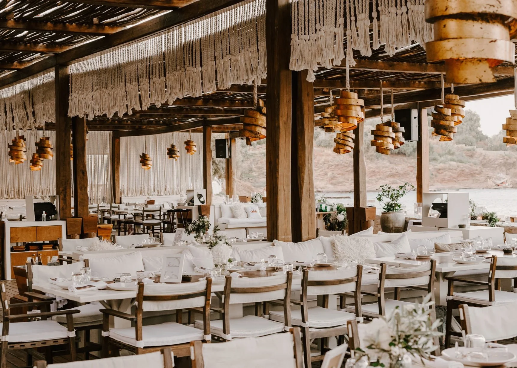 principote-mykonos-weddings-events-interior-2000x1232.png