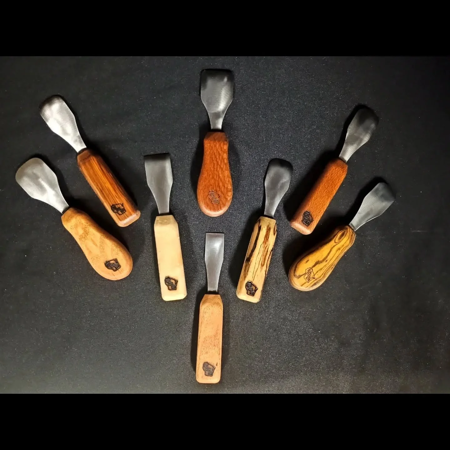 Due to an injury on my left hand, the last shipment this week is sponsored by my right hand.  Thank goodness for jigs or I'd be pretty useless in the shop 😂

#badgerstateblades #woodcarvingtools #knifemaker #newtools #handmade