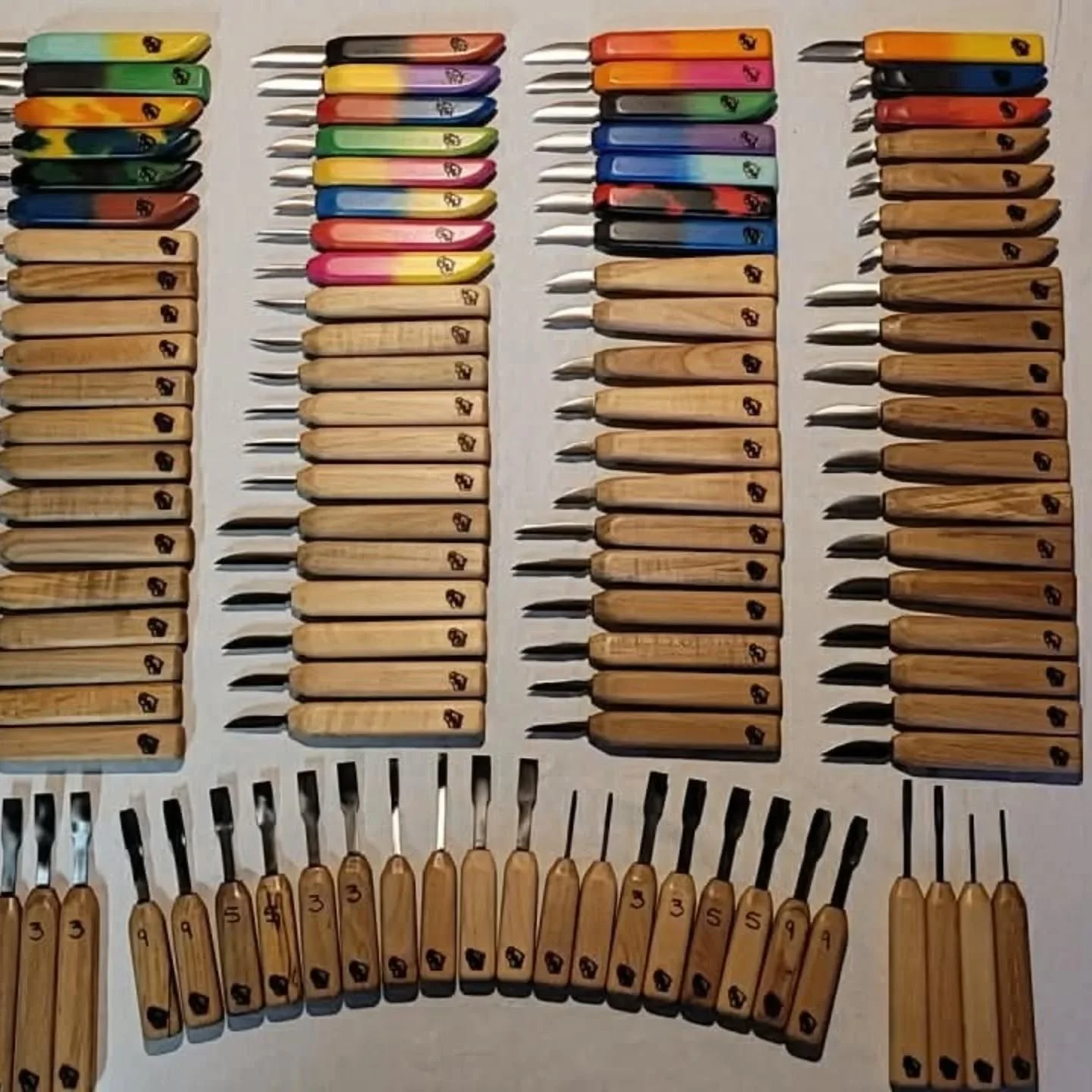 These large orders are getting difficult to photograph. 
100+ pieces headed to Stadtlander Woodcarvings. 

https://stadtlandercarvings.com/Badger-State-Knives-and-Gouges_c_937.html

#handmade #woodcarving #knifemaker #woodcarvingtools #badgerstatebla