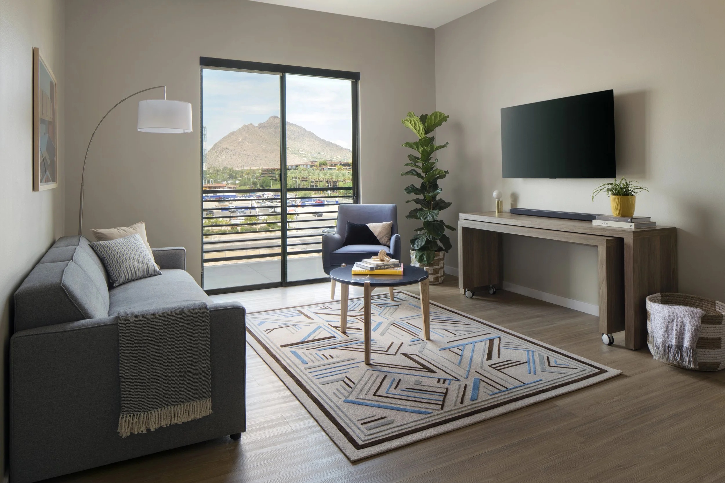 Sentral_Old Town_529_A6_Living Room_Boek_001.jpg