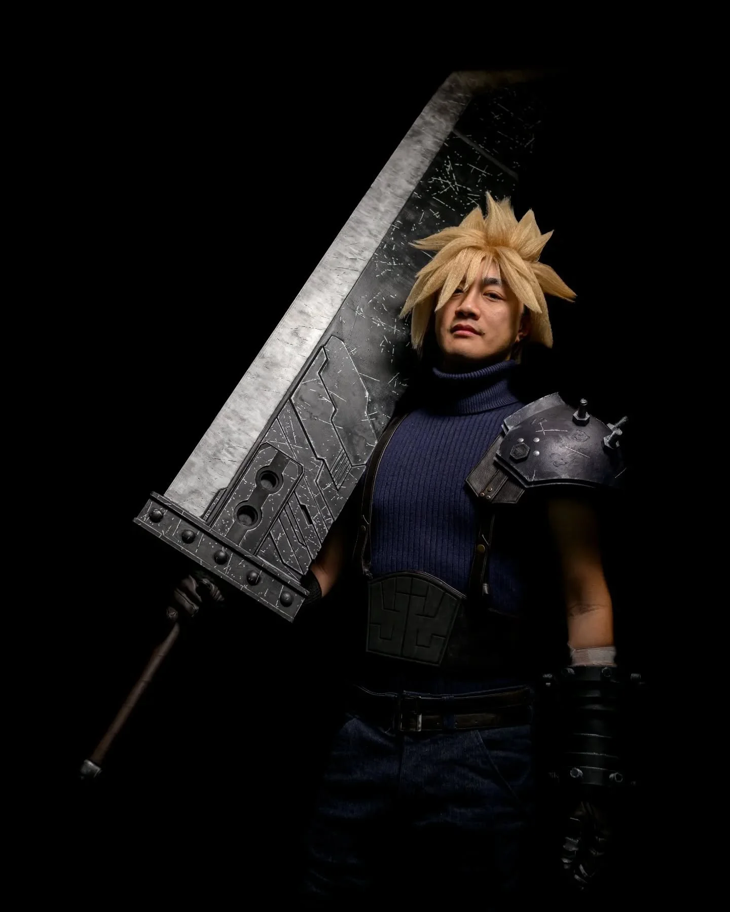 "Alright, everyone, let's mosey."
Cloud Strife cosplay by the insanely talented @strife.unlimited. I don't think there's a more accurate Buster Sword in the world.
πΈ: @gall.levi.tech
#cloudstrife #cloudstrifecosplayfinalfantasyvii #fina