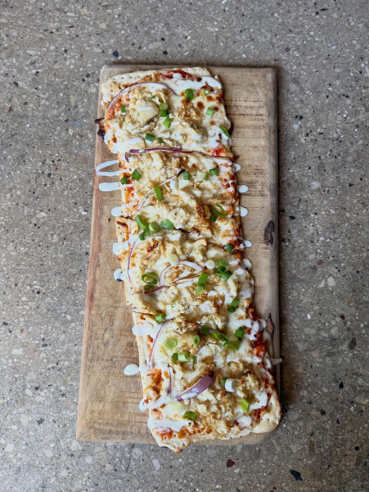 &ldquo;Heard it was good&rdquo; 

This is our new flatbread drop for the week 🙌🏻

It&rsquo;s a house-made buffalo infused sauce with shredded mozzarella, garlic chicken, red onions and finished with our house-made ranch and green onions. 

Come on 