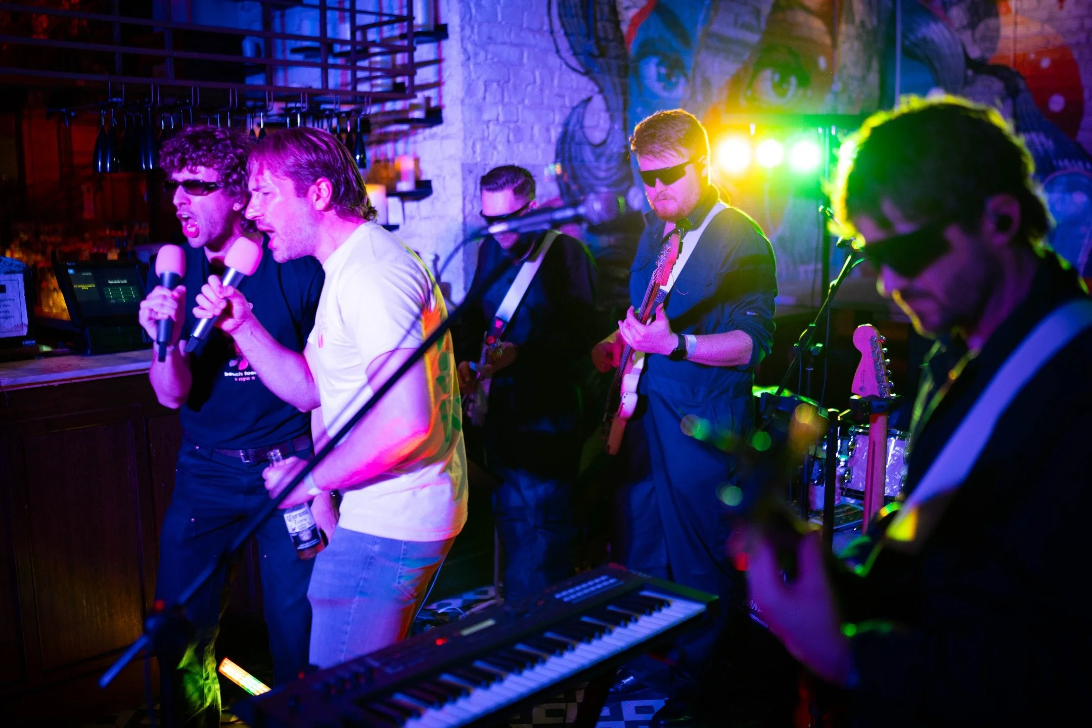 100's of songs to choose from with a superb live backing band. Grab the mic!

#bandaoke #livebandkaraoke #bandeoke #livemusic #goodtimes #party #manchester