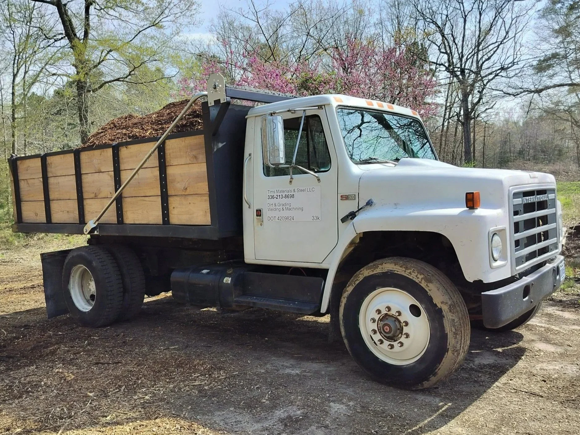 International Dump Truck 8 Ton 12 Yard Capacity