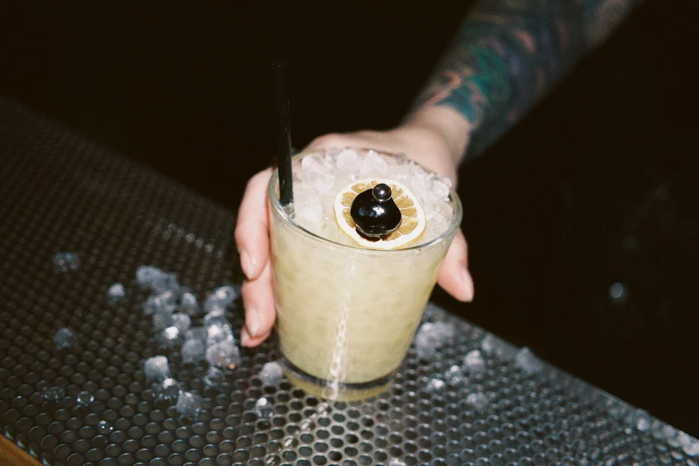 It’s hump day 🐫— you’re halfway there, might as well celebrate it at the bar 🍸
Good drinks, good vibes, and the best company waiting at Mean Jeens.
Come hang — you’ve earned it.
#MeanJeens #ChattanoogaBars #ChattLife
