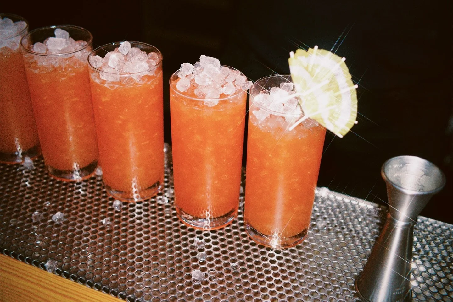 It’s finally Friday — time to clock out and clock in at Mean Jeens đ¸
Kick off the weekend with good drinks, good people, and even better vibes. You’ve earned it.
#MeanJeens #ChattanoogaBars #ChattanoogaNightlife #ChattLife #DrinkL