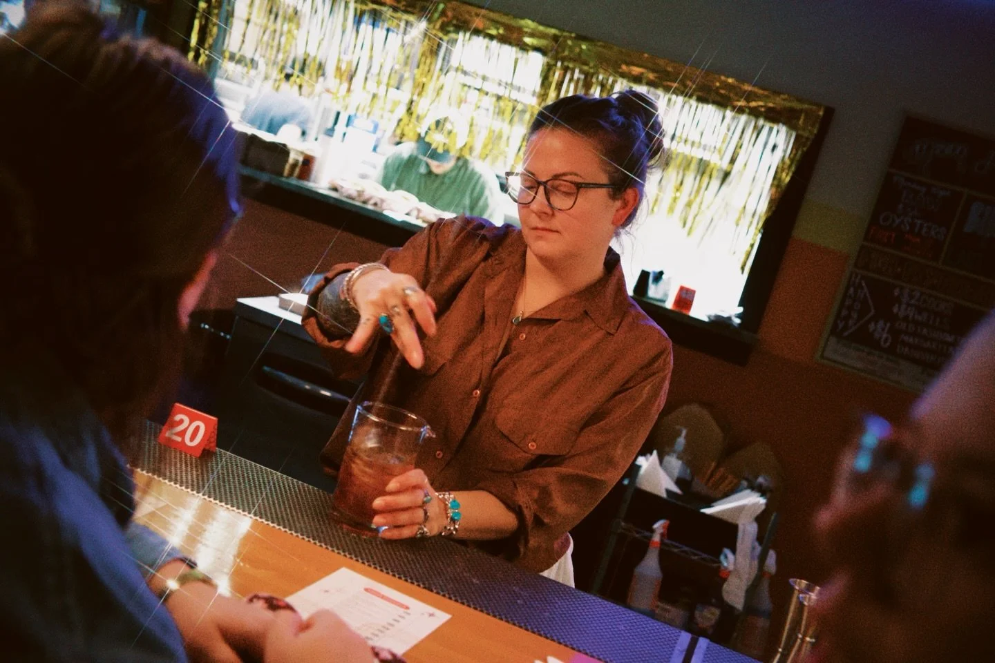 Monday mood: drinks, warmth, and a smooth start to the week 🍻✨
The bar&rsquo;s cozy, the pours are strong, and your seat is waiting.
Slide through and kick off your Monday the right way. Open @ 4🍻‼️

#ChattanoogaBars #MondayDrinks #MeanJeens