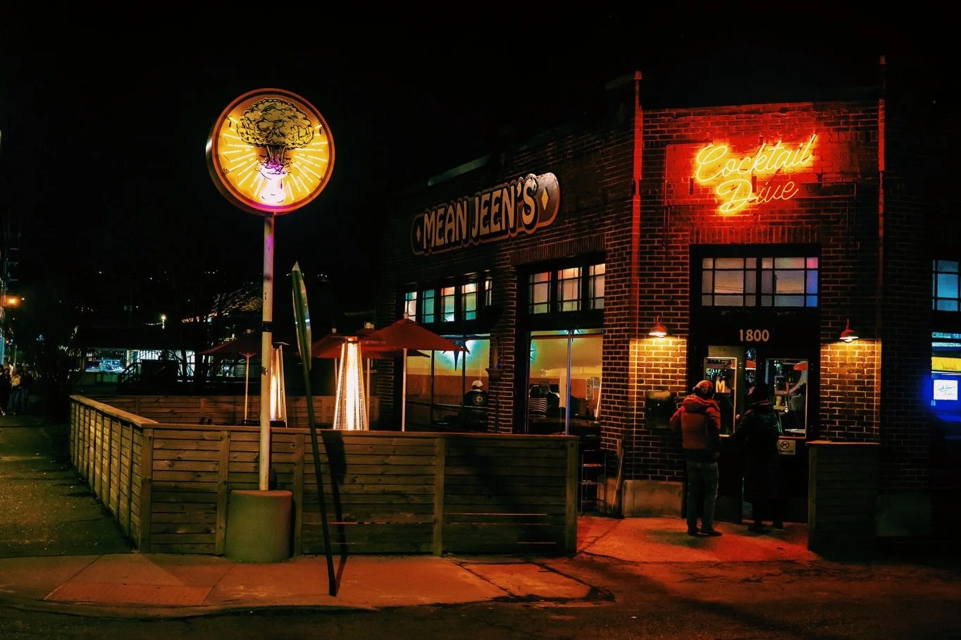 Wednesday&rsquo;s better at the bar 🍻
Break up the week with a drink, a bite, and an easy night at Mean Jeen&rsquo;s.

Join us tonight.
#MeanJeens #ChattanoogaBars #ChattLife