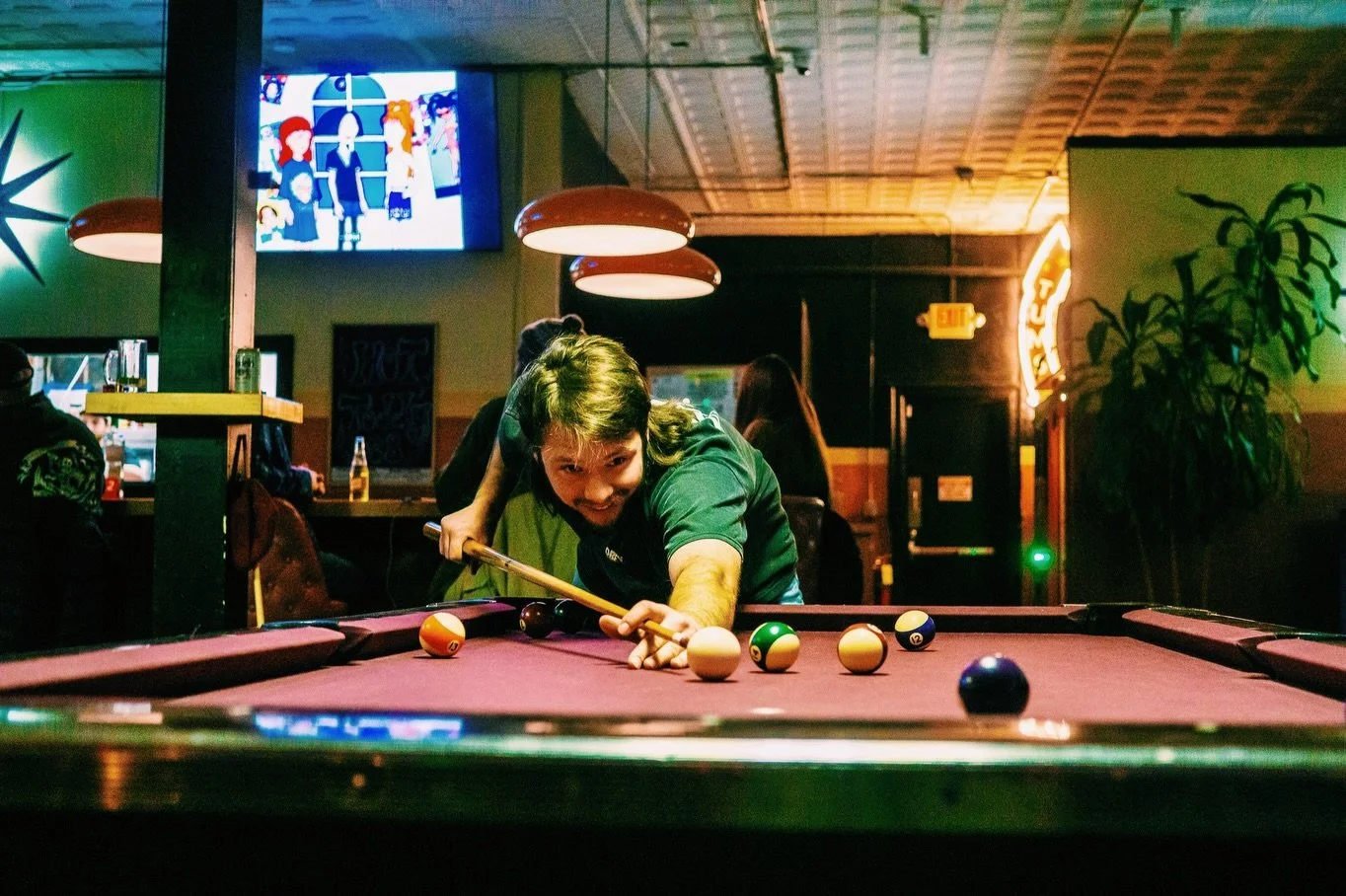 Sunday&rsquo;s best spent at Mean Jeen&rsquo;s 🍻
Good drinks, easy food, and a relaxed place to land before the week starts. Come hang and take it slow with us.

Join us today.
#MeanJeens #ChattanoogaBars #SundayInChatt