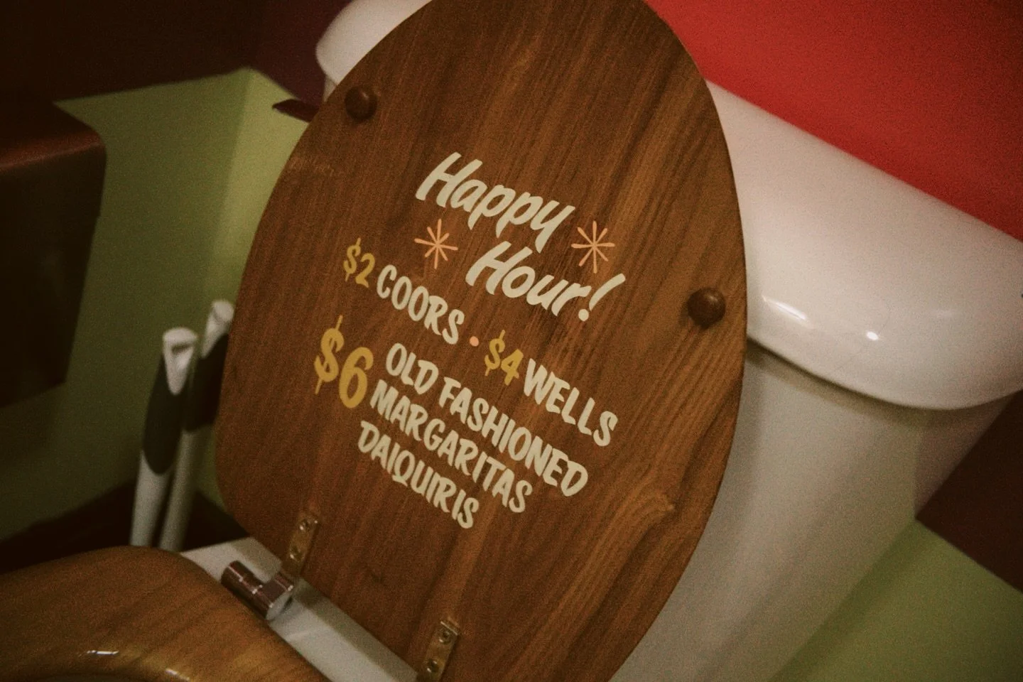 Sunday happy hour runs &lsquo;til 7 🍻
Grab your friends, grab a seat, and come enjoy a few drinks with us at Mean Jeen&rsquo;s.

See you soon.
#MeanJeens #ChattanoogaBars #HappyHourChatt