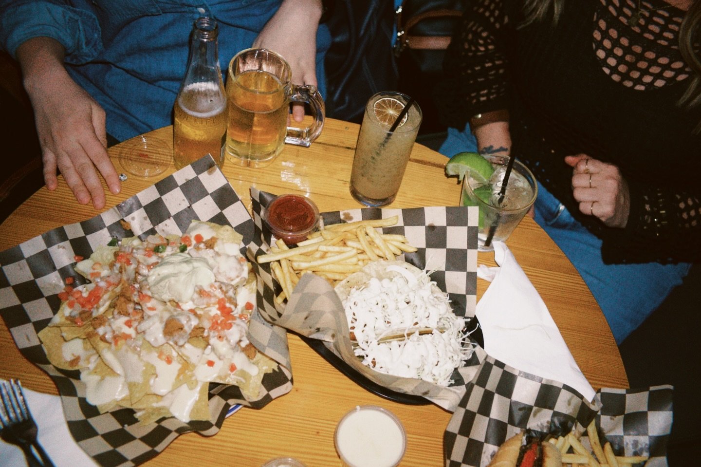 Skip the cooking. Come sit at the bar 🍻
Drinks are cold, the food is hot, and Mean Jeen&rsquo;s is where The Weekend starts early! 

Join us.
#MeanJeens #ChattanoogaBars #ChattNightlife