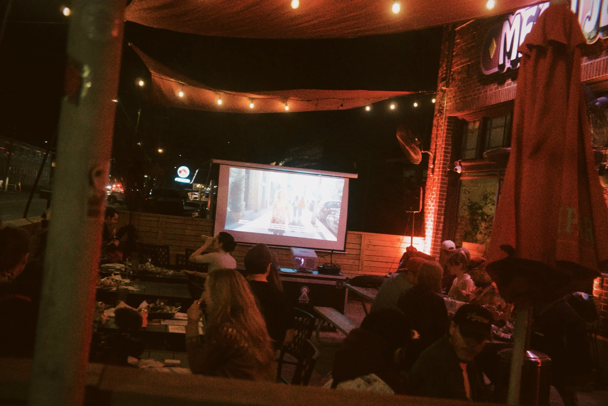 Sunday Scaries TONIGHT 👻 We&rsquo;re showing Hereditary on the patio tonight at 8:30 PM. Grab your friends, get comfortable, and come watch with us. See you on the patio!

#MeanJeens #ChattanoogaTN #SundayScaries