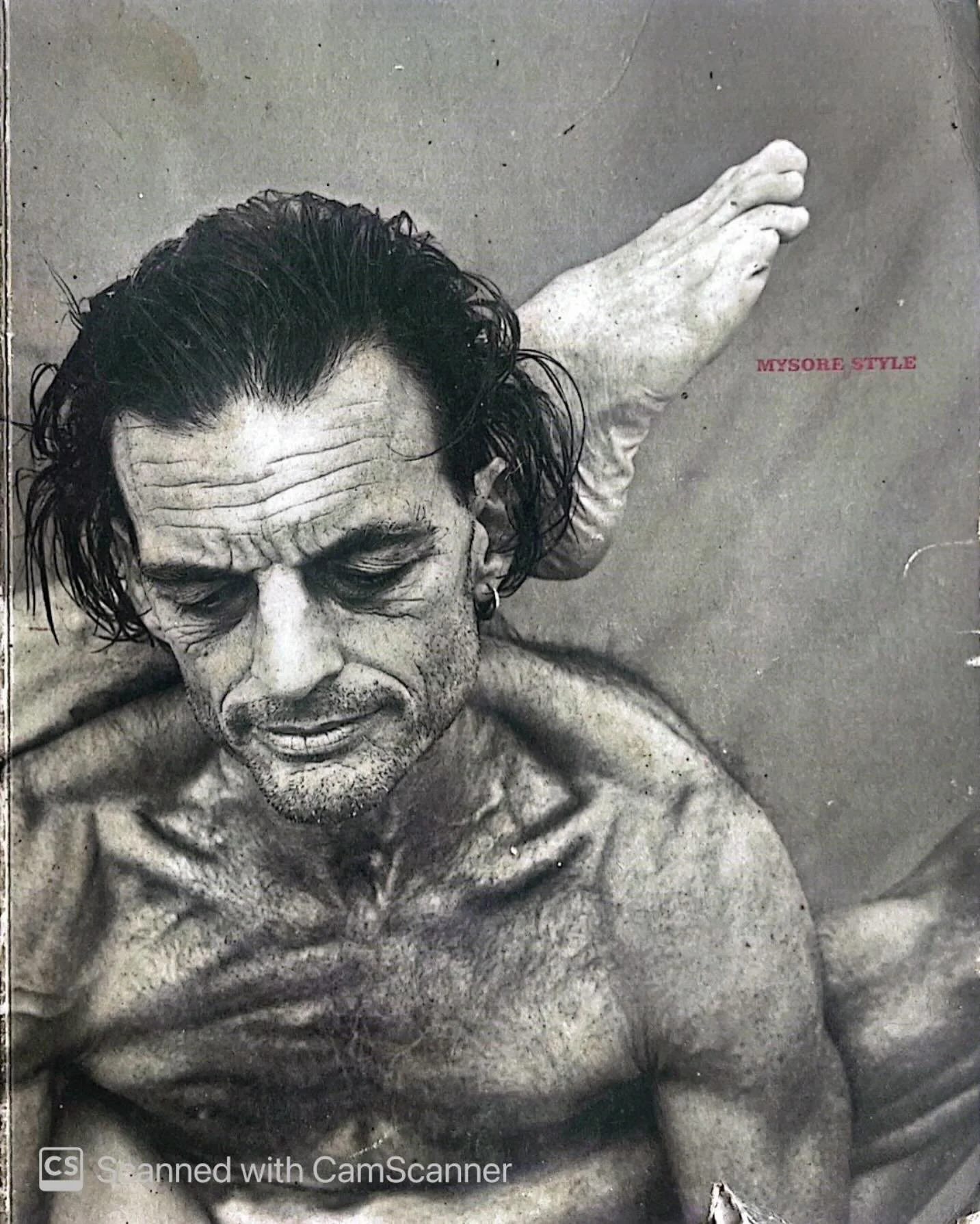 Rolf Naujokat

Rolf viajou para a &Iacute;ndia nos anos 70, de autocarro, desde a Turquia at&eacute; chegar ao seu destino. J&aacute; na &Iacute;ndia, vendeu o seu passaporte e viveu como um yogi at&eacute; ao seu &uacute;ltimo dia de vida.

Foi um d