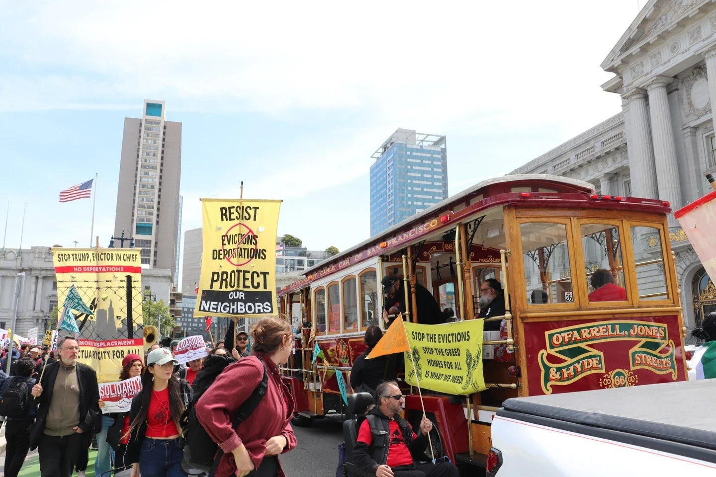 May Day this year was incredibly powerful -- we stood in solidarity in the streets with our members, our allies and our communities calling for lower rents, no evictions and no deportations. RENT FREEZE NOW!💥‼️