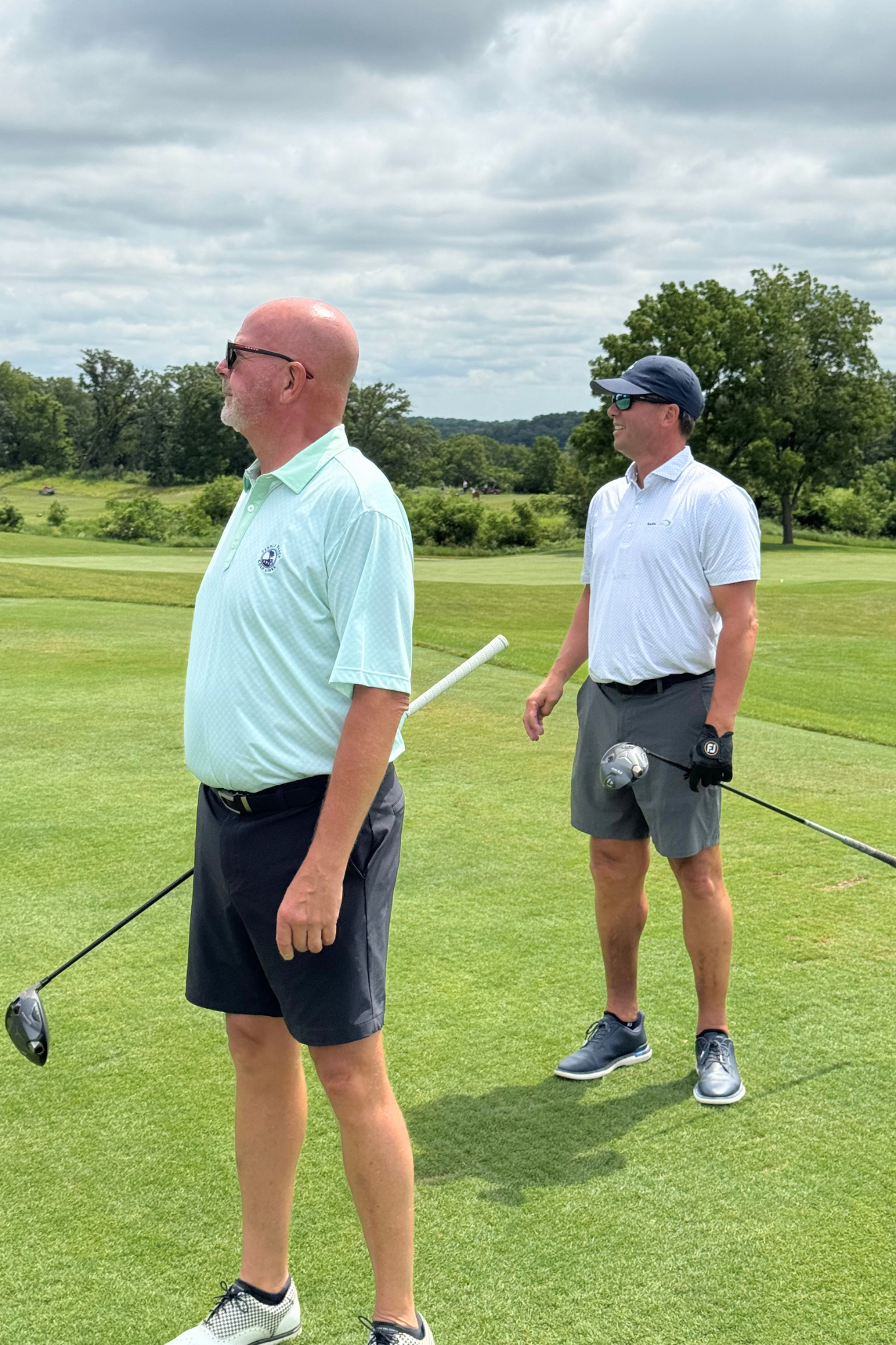 golfers looking.png