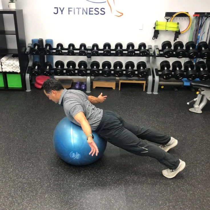 Cobra-on-stability-ball-flexed