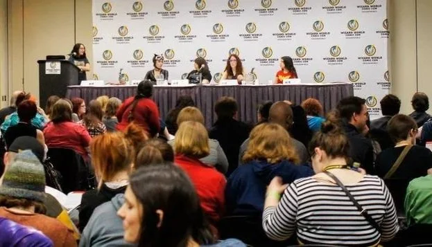 SHE volunteers in a full room at Wizard World St. Louis