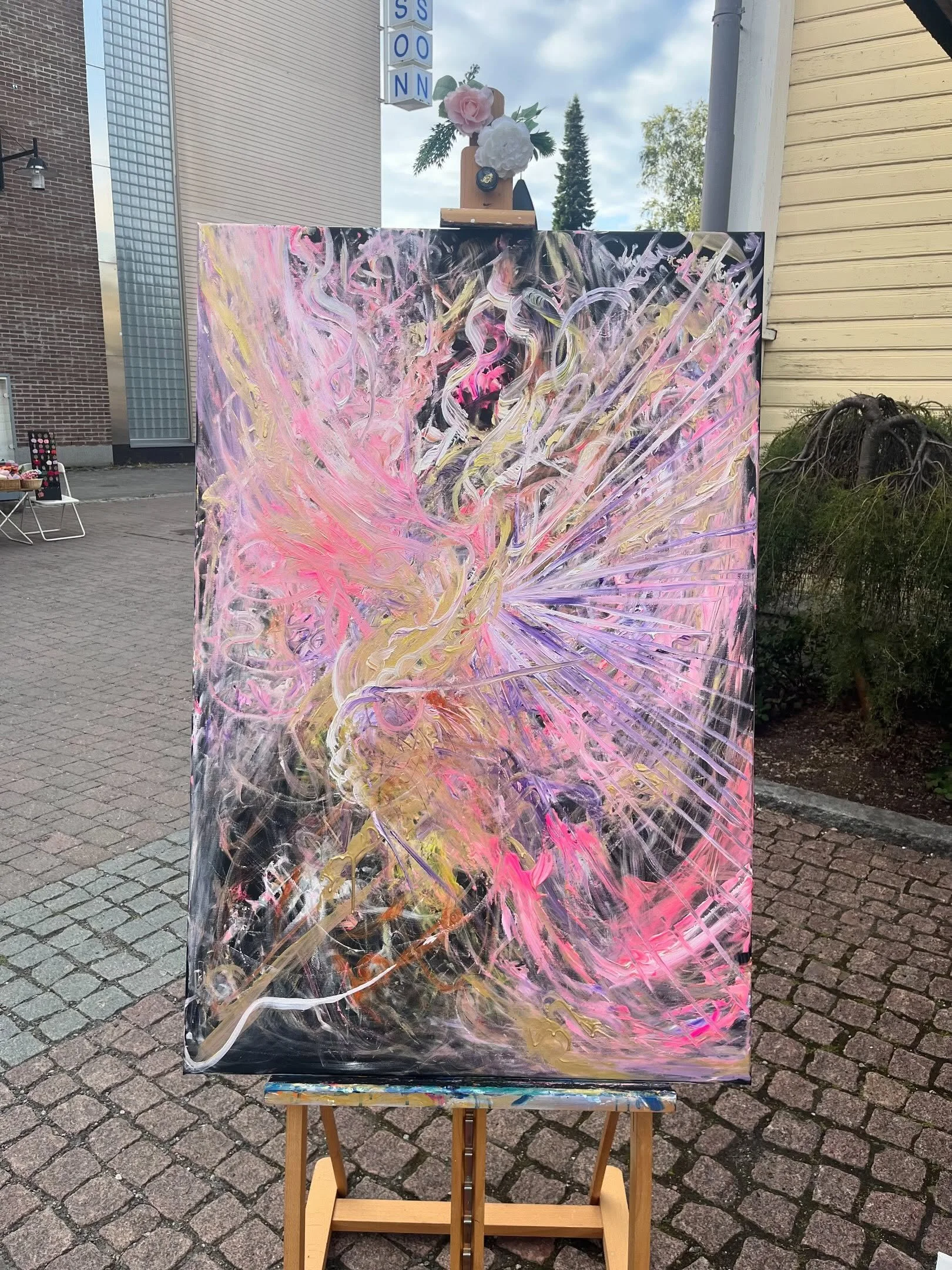 Ootko s&auml; koskaan kokenu live maalausta? 🎨

T&auml;ss&auml; livemaalauksina viikonloppuna syntyneet teokset. 3 t&auml;ysin erilaista ja uniikkia hetke&auml; ja teosta kahden p&auml;iv&auml;n sis&auml;ll&auml;. 

Kaikissa silti jotain samaa 
- l&