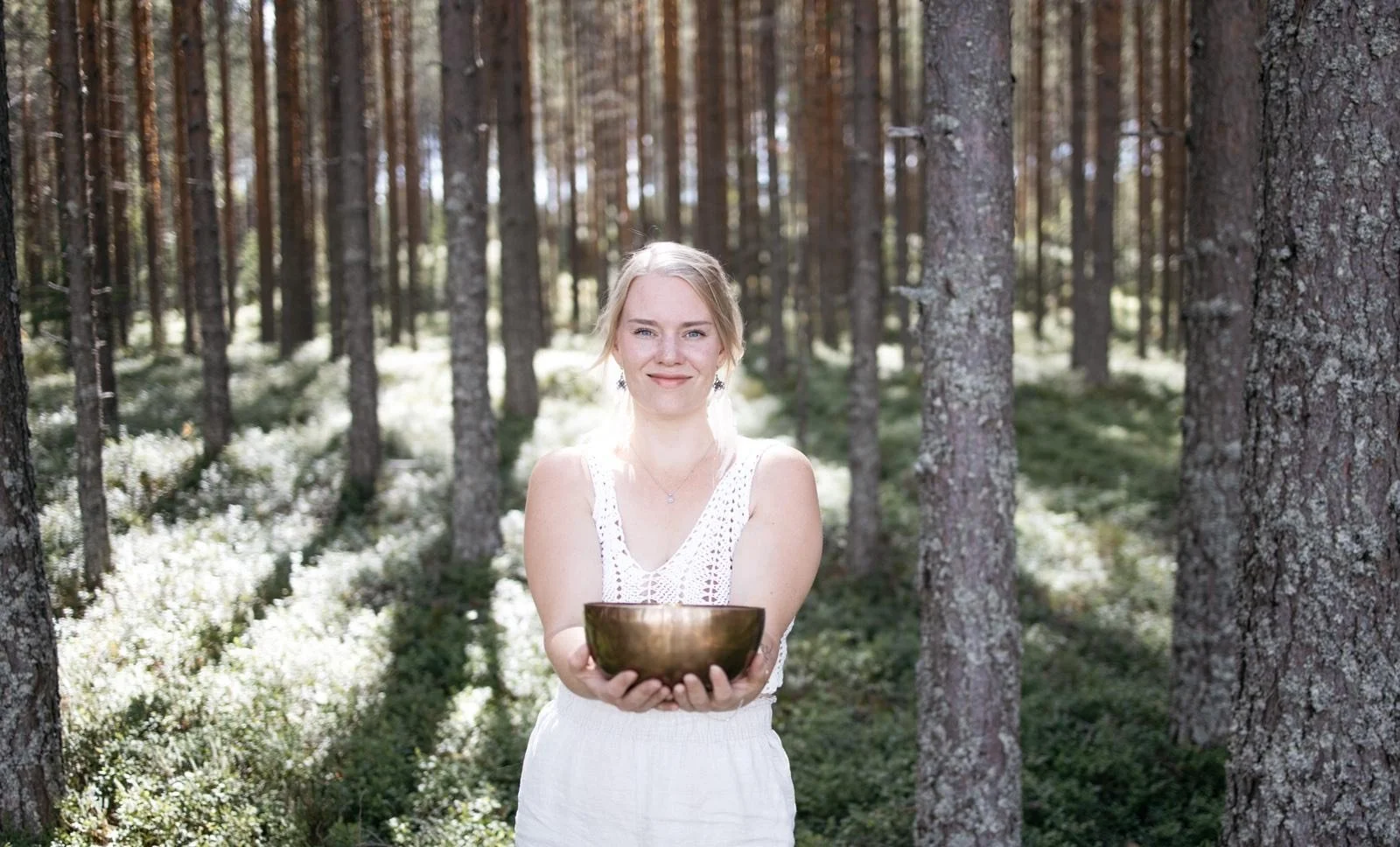 äänimalja ja lempeä nainen