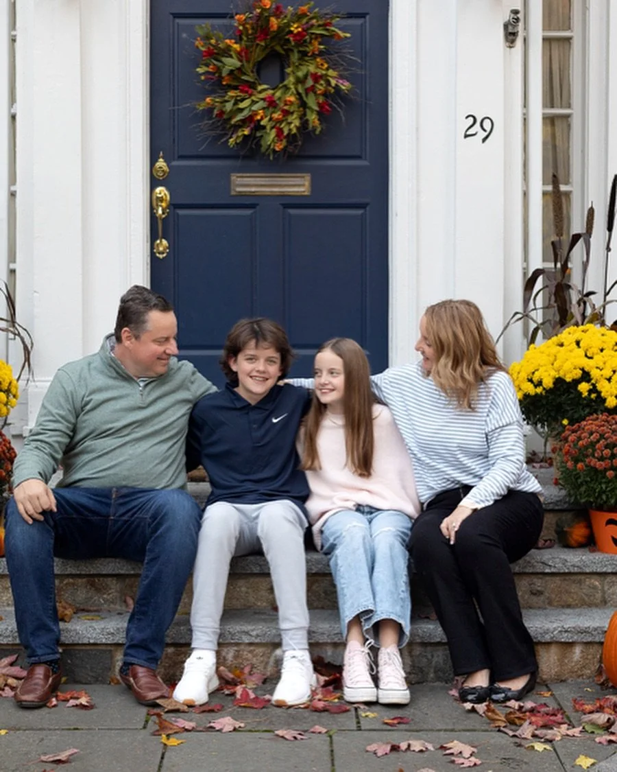 Erin reached out that she wanted some family photos in front of their new (gorgeous) home. I love taking photos at home where there are so many memories made and yet to come ❤️. It was a perfect fall afternoon with this sweet family and pup Teddy who