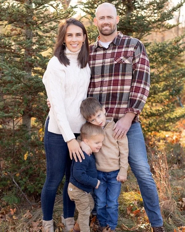 I hope everyone had a great Thanksgiving! We are officially in Christmas season over here, on our way to do the Polar Express and holidays lights with the boys. Getting in the spirit with this sweet family at a gorgeous tree farm in Newbury called @l