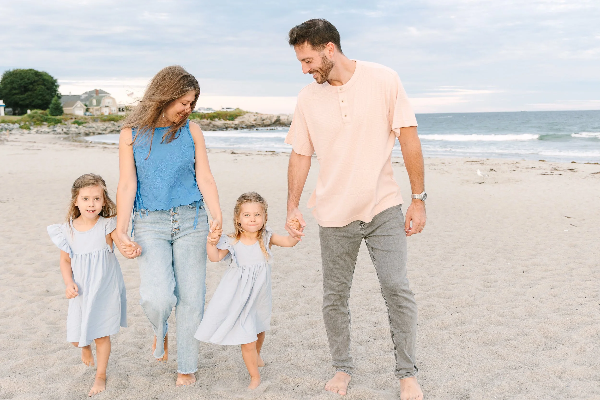 beachfamilysession-11 (1).jpg