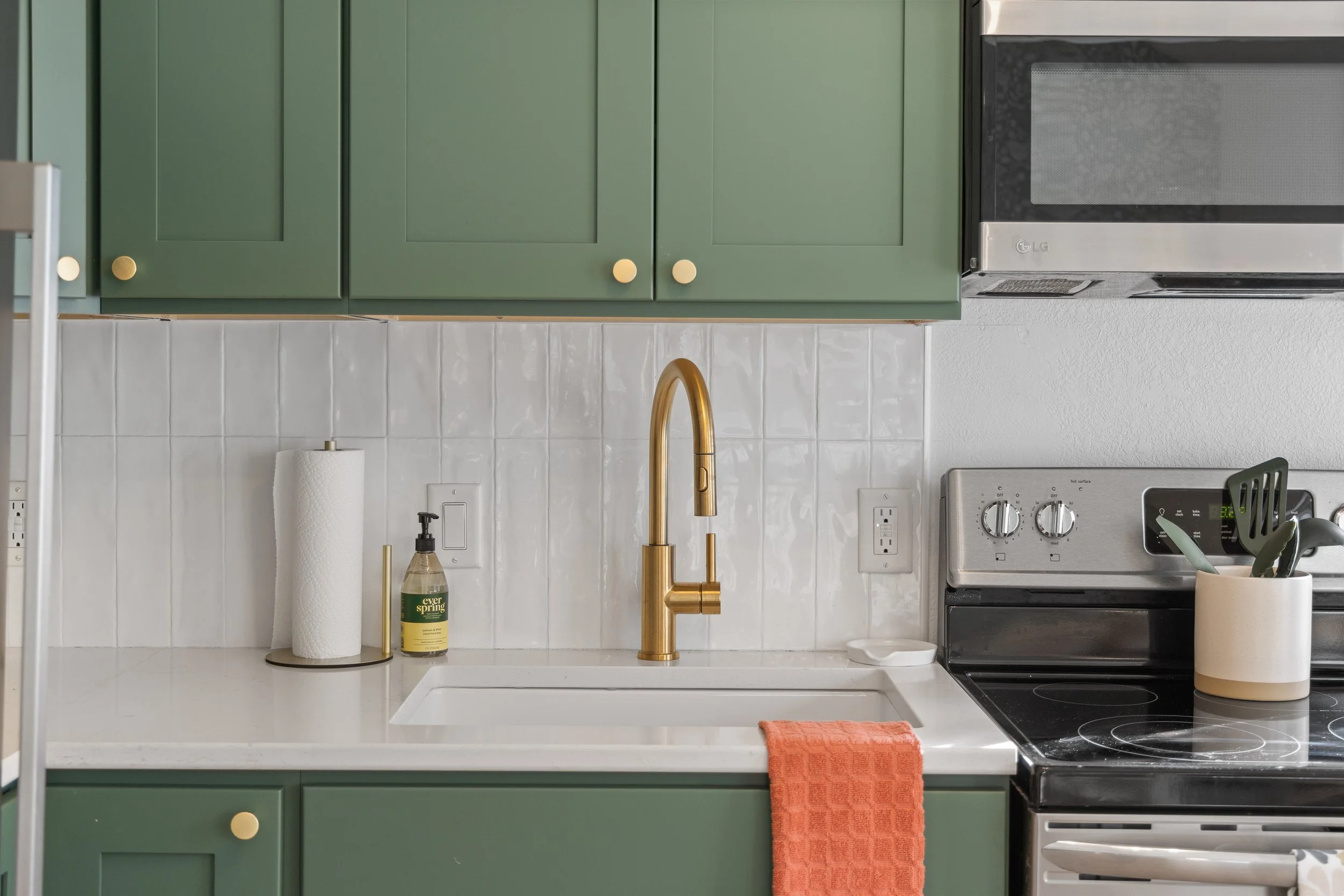 AirBnB - St. Cloud Cottage