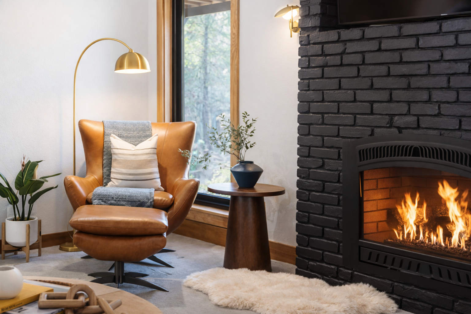 Detail of fireplace corner.png