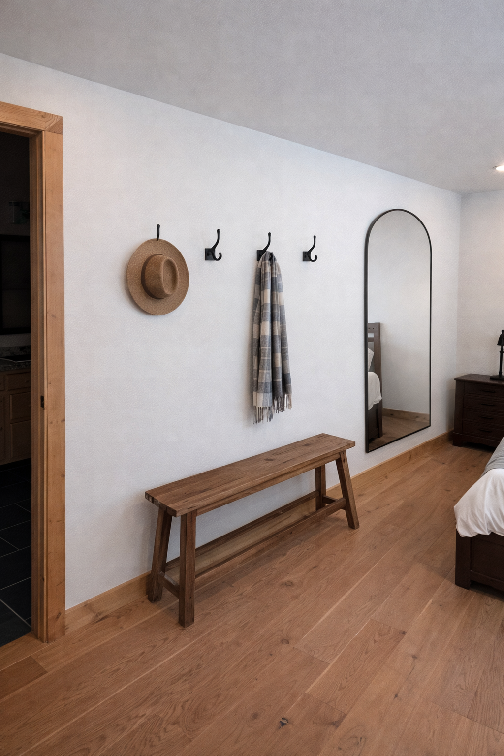 2ndary bedroom hooks wall.png