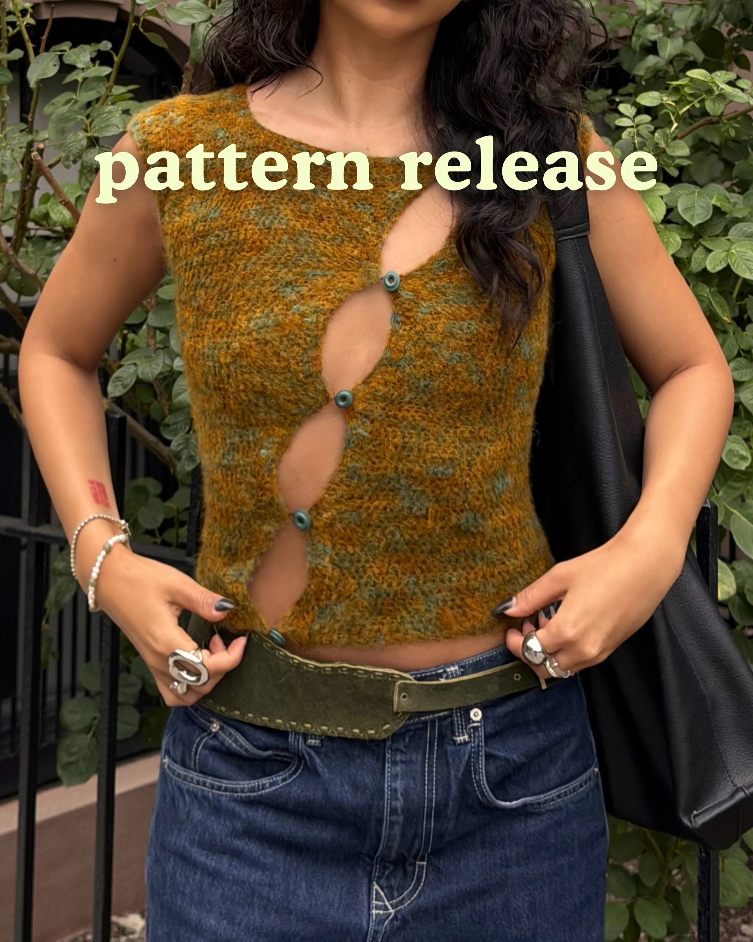 chain link crochet top guide is finally out on my site! made to measure &amp; number of buttons can be adjusted for more coverage 🙂&zwj;&harr;️ tysm to my amazing sexy talented testers ily