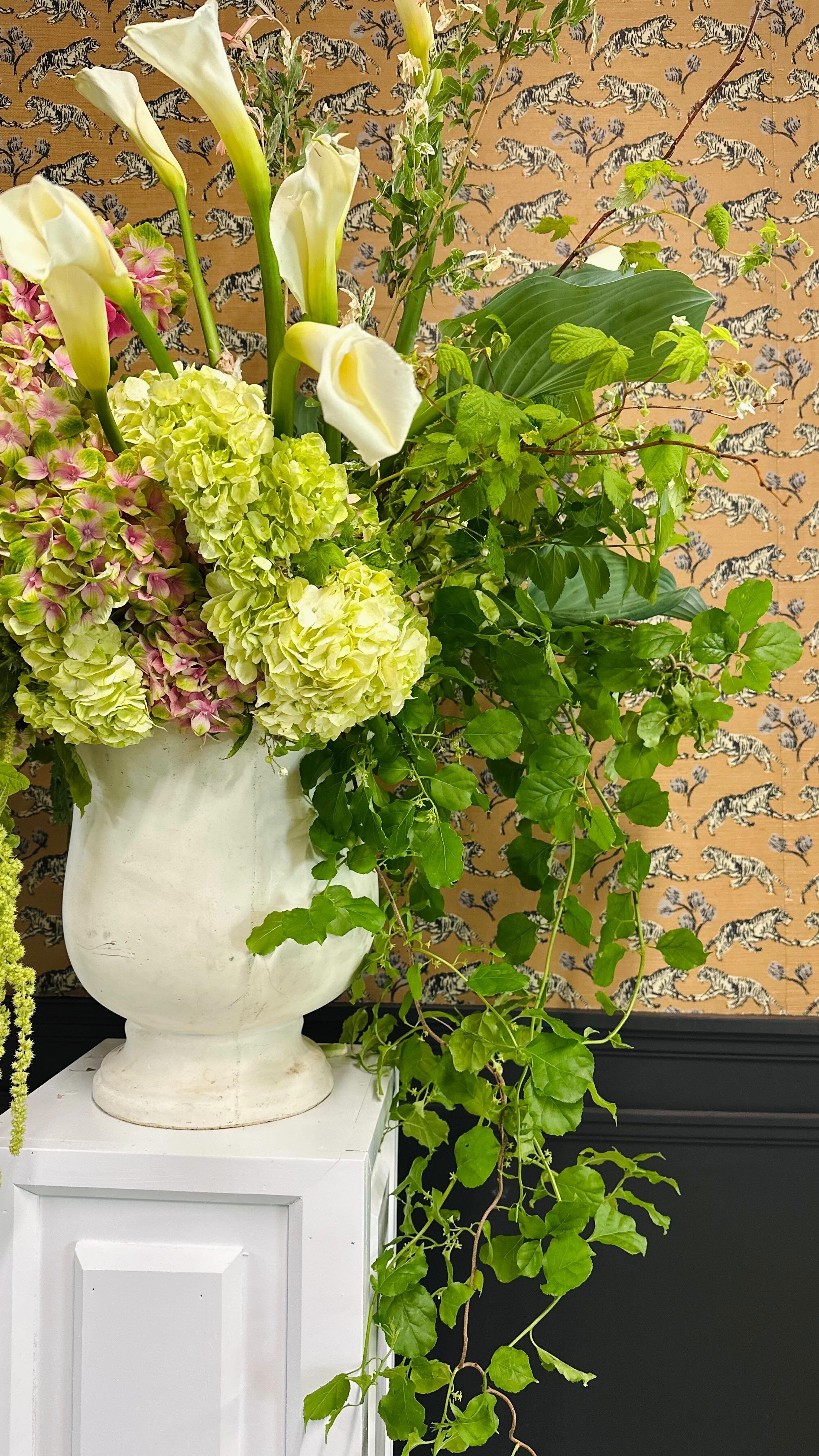 FREELANCING IN MAINExx
When you’re making ceremony florals arrangements for @abbygardenfloral and she reminds you that you can forage for greens outside in the beauitful Maine weather π«ΆπΌ
#florist #maine #miami