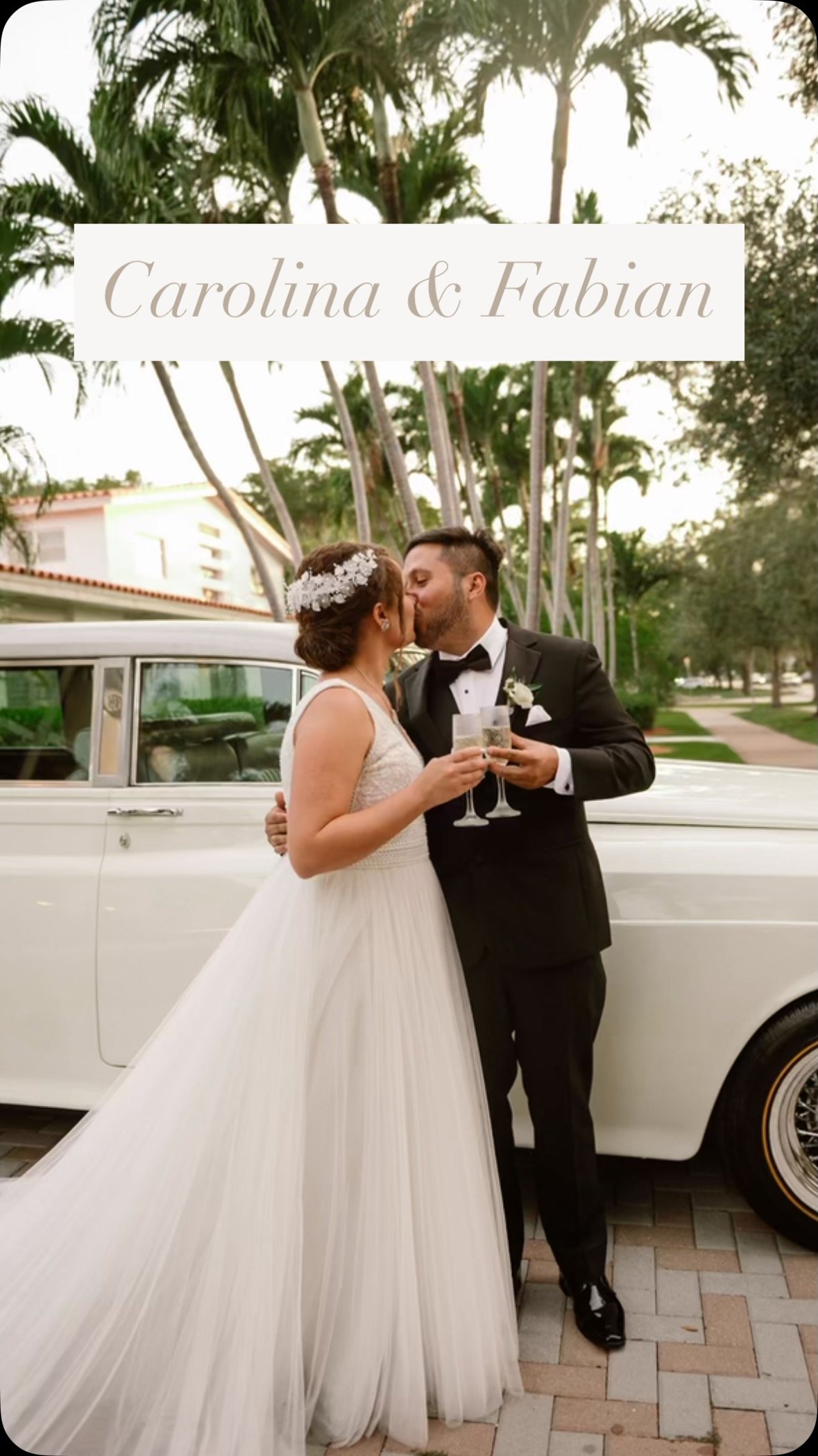 CAROLINA & FABIANxx
The beautiful couple wanted blue and white garden style wedding floral arrangements and that’s exactly what they got π©΅ we love the details!
Planner: @metis.events
Florals & Backdrop: @wandering.solstice.design