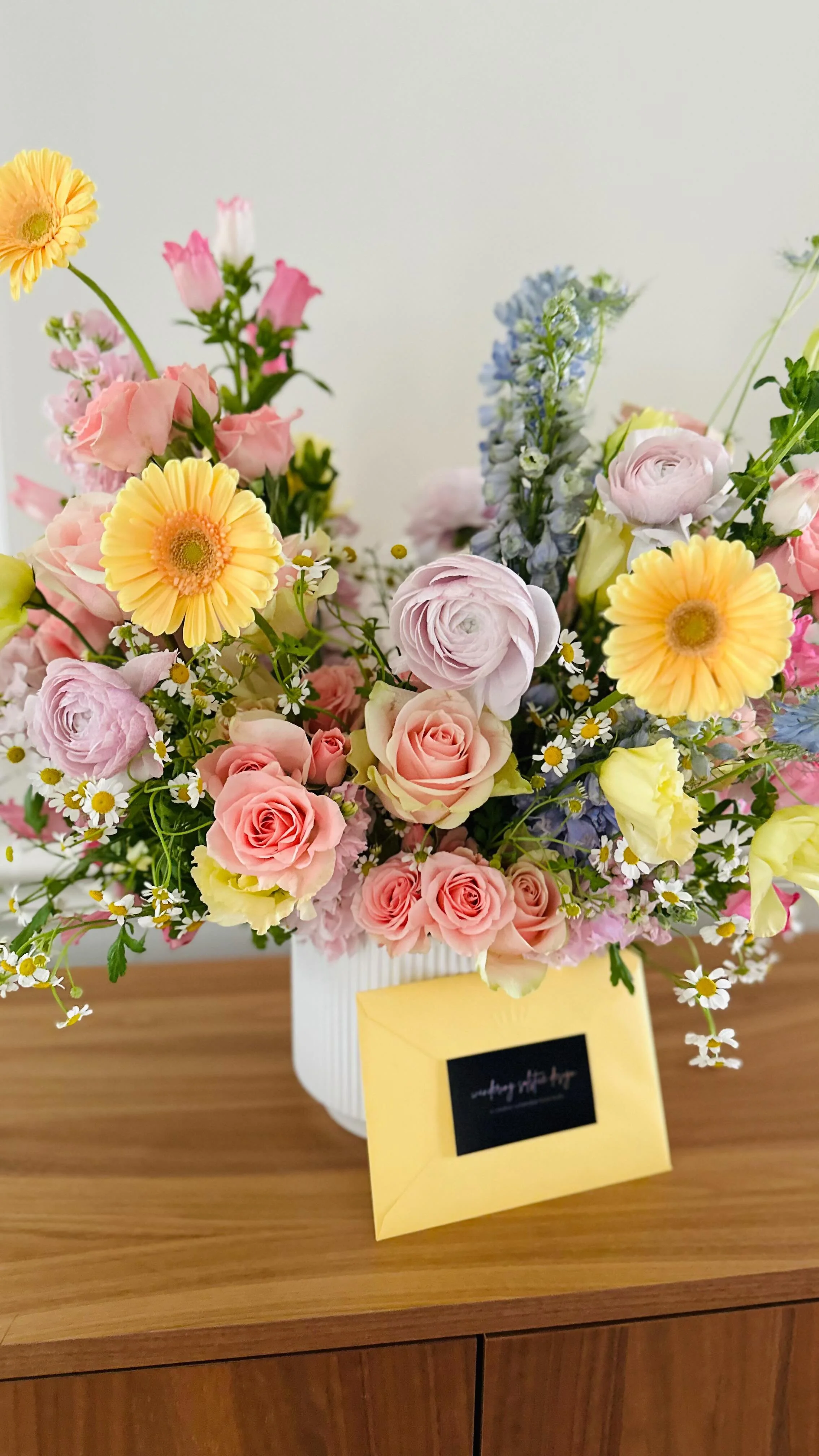 WHEN SHE SAYS SHE WANTS PASTELSxx
Made this pastel vibe floral arrangement for our recent giveaway and I think it’s safe to say she’s gorg!! π©΅ππ©·
πΈ@wandering.solstice.design
#florals #florist #miami #inspiration #weddingflorals #w