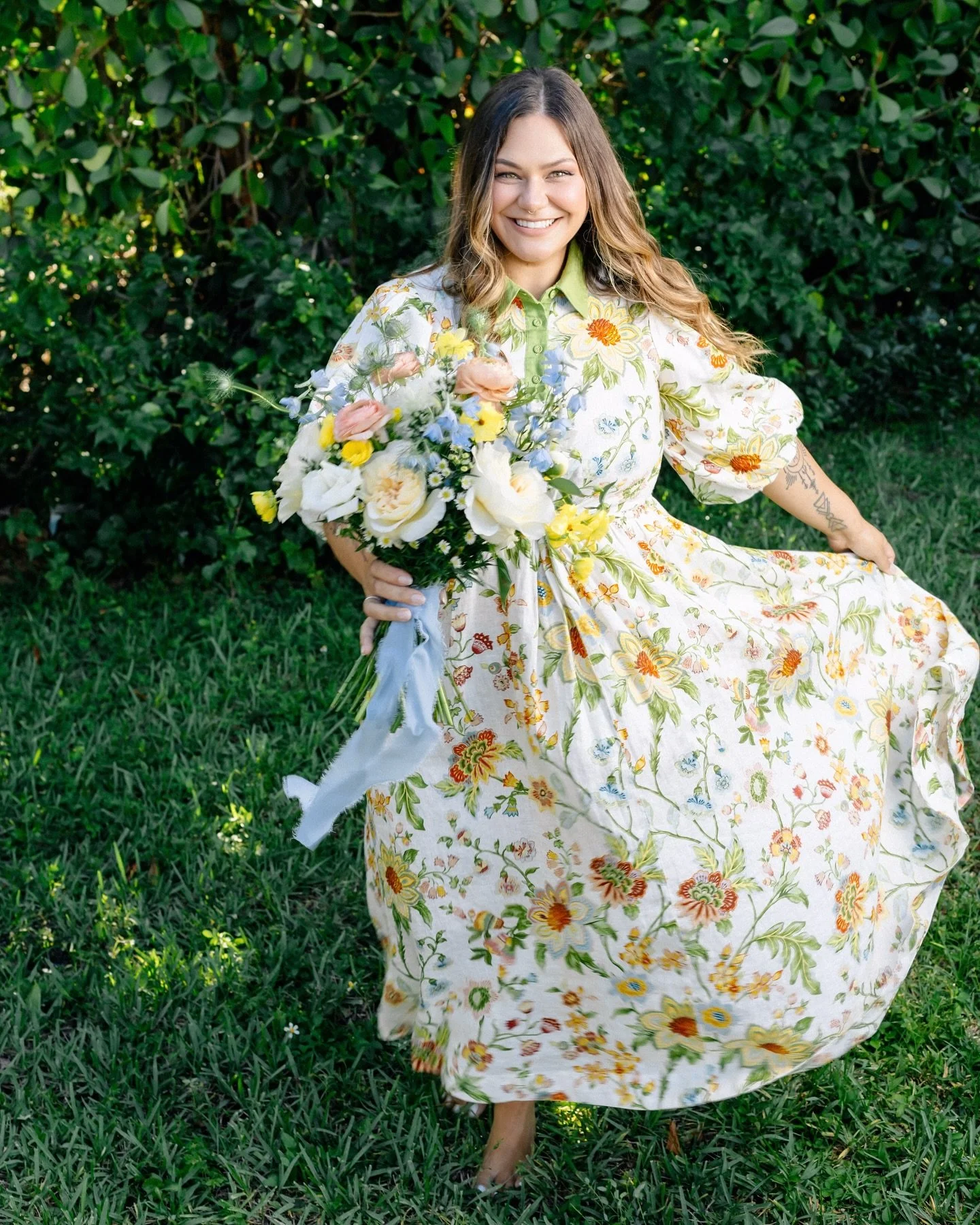 πΈ RE-INTRODUCTION TIME πΈ
Hello beautiful people!!! It’s been a while since I first posted my introduction so I thought I’d re-introduce myself! π
I’m Stephie, the owner and creative floral designer behind Wandering Solstice Desi