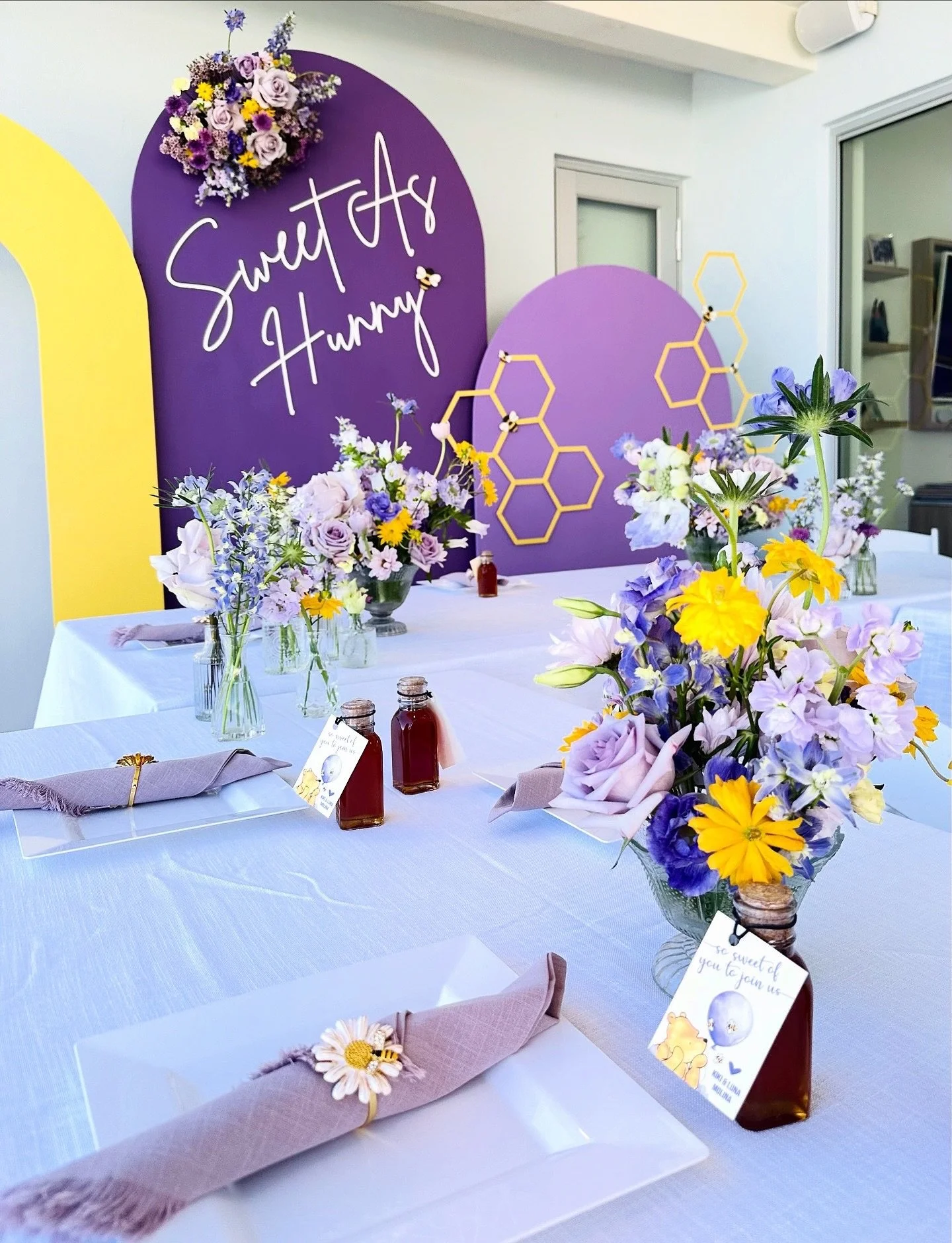 SWEET AS HUNNYxx

Another event that was close to my heart 💜 my best friend is having a baby and when she mentioned she wanted to do Winnie the Pooh theme we came together and created this cute set up 🫶🏼 wishing you all the best with Luna Jade 🍼 