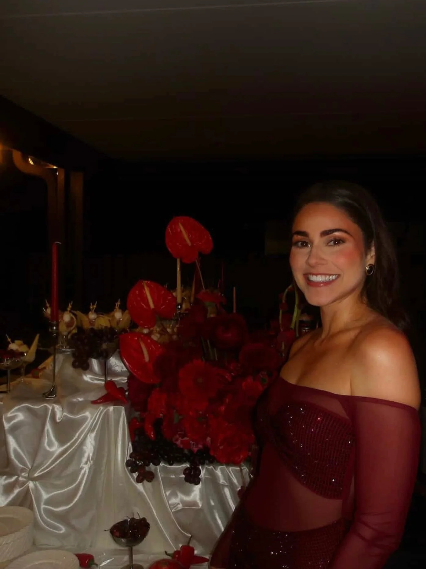 DRAMATIC FLOWER MOMENTS FOR @claudiaajohnsen! ❤️🥀

Planner: @amandagrahamevents 
Florals: @wandering.solstice.design 

#florist #miami #miamiflorist