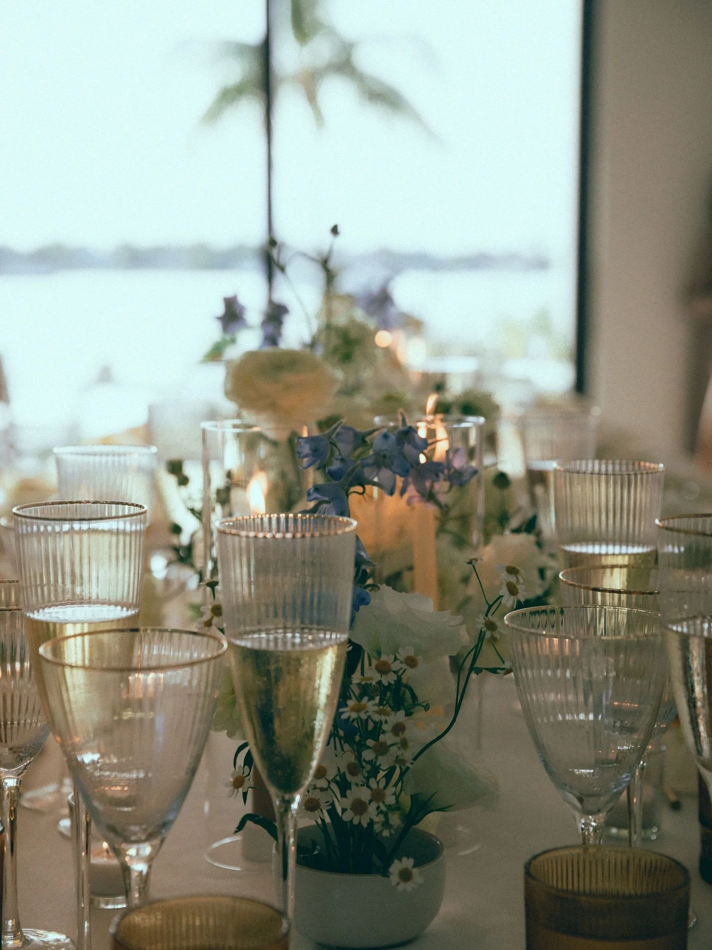 TABLESCAPES THAT VIBExx

Planner: @kristenkseventsandflorals 
Florals: @wandering.solstice.design
Photography: @reyzamoraphotography 

#miamiflorist #weddingflorals #southflorida #wedding #bride
