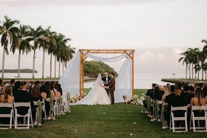 WHEN THEY SAY I DOxx

Planner: @amandagrahamevents 
Florist: @wandering.solstice.design 
Photographer: @dmargherite 
MUA: @theinnermuseco 
Venue: @deeringestate 

#miami #wedding #deeringestate #florist #weddingphotography