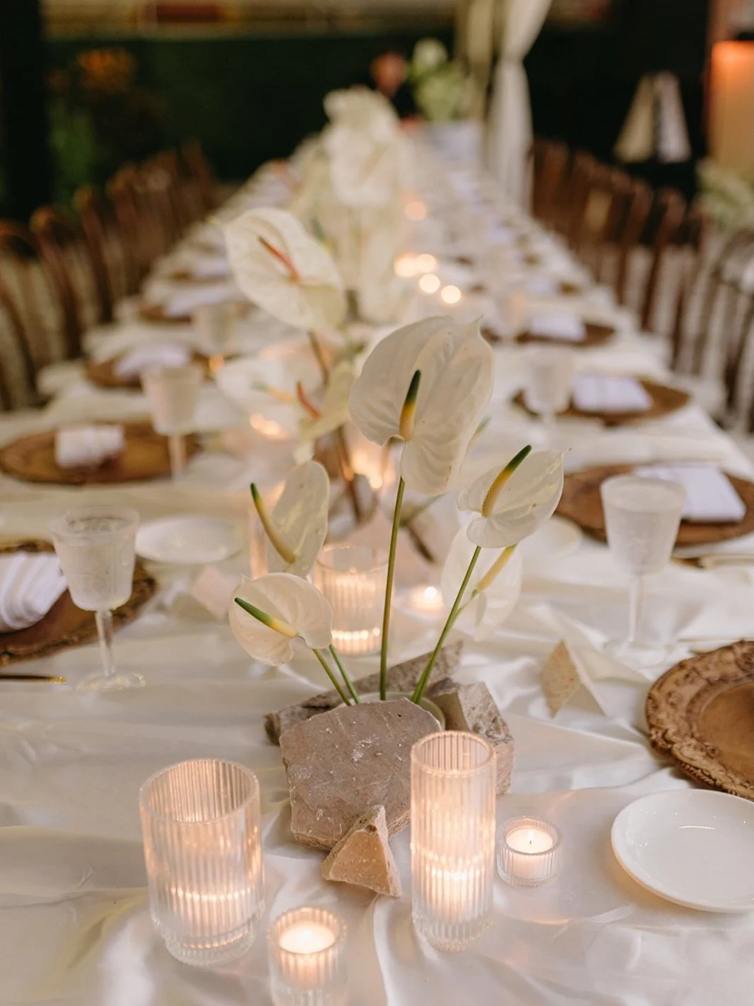 WHITE ANTHURIUMSxx

Our client had this vision of broken stones with white anthuriums and we think it came out soooo beautiful 😍 

Planner: @amandagrahamevents 
Florist: @wandering.solstice.design 
Photographer: @dmargherite
Venue: @deeringestate 

