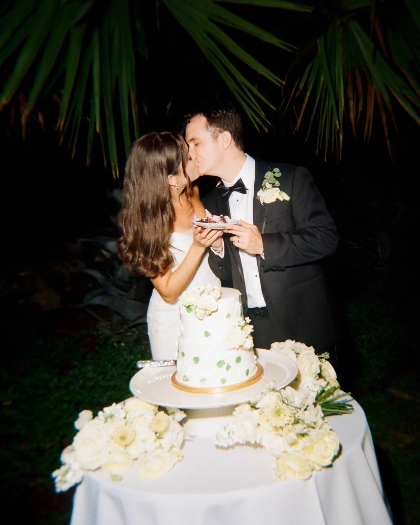 RECAP OF MARIA + JAKE&rsquo;S WEDDINGxx

Planner: @kristenkseventsandflorals
Florals: @wandering.solstice.design
Photography: @lexys.lens 
Lighting: @primeeventsandproductions
Venue: @miamibeachgarden

#miami #florist #weddingphotography #weddingflor