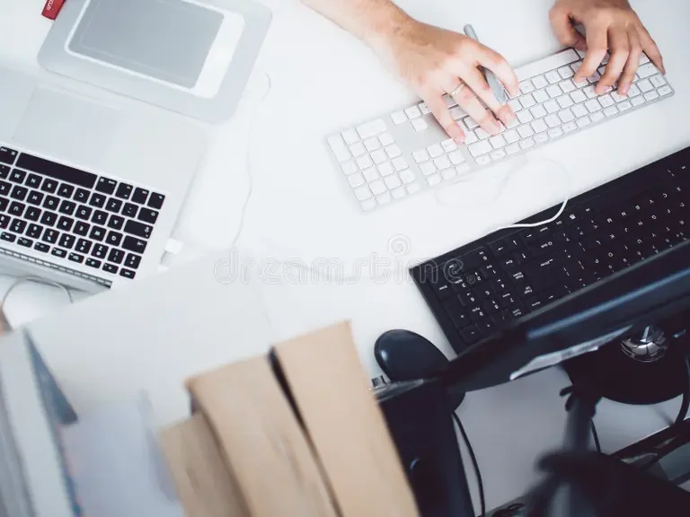 Kredytowanie ubezpieczeń i ukryte opłaty – naruszenie obowiązków informacyjnych według sądu