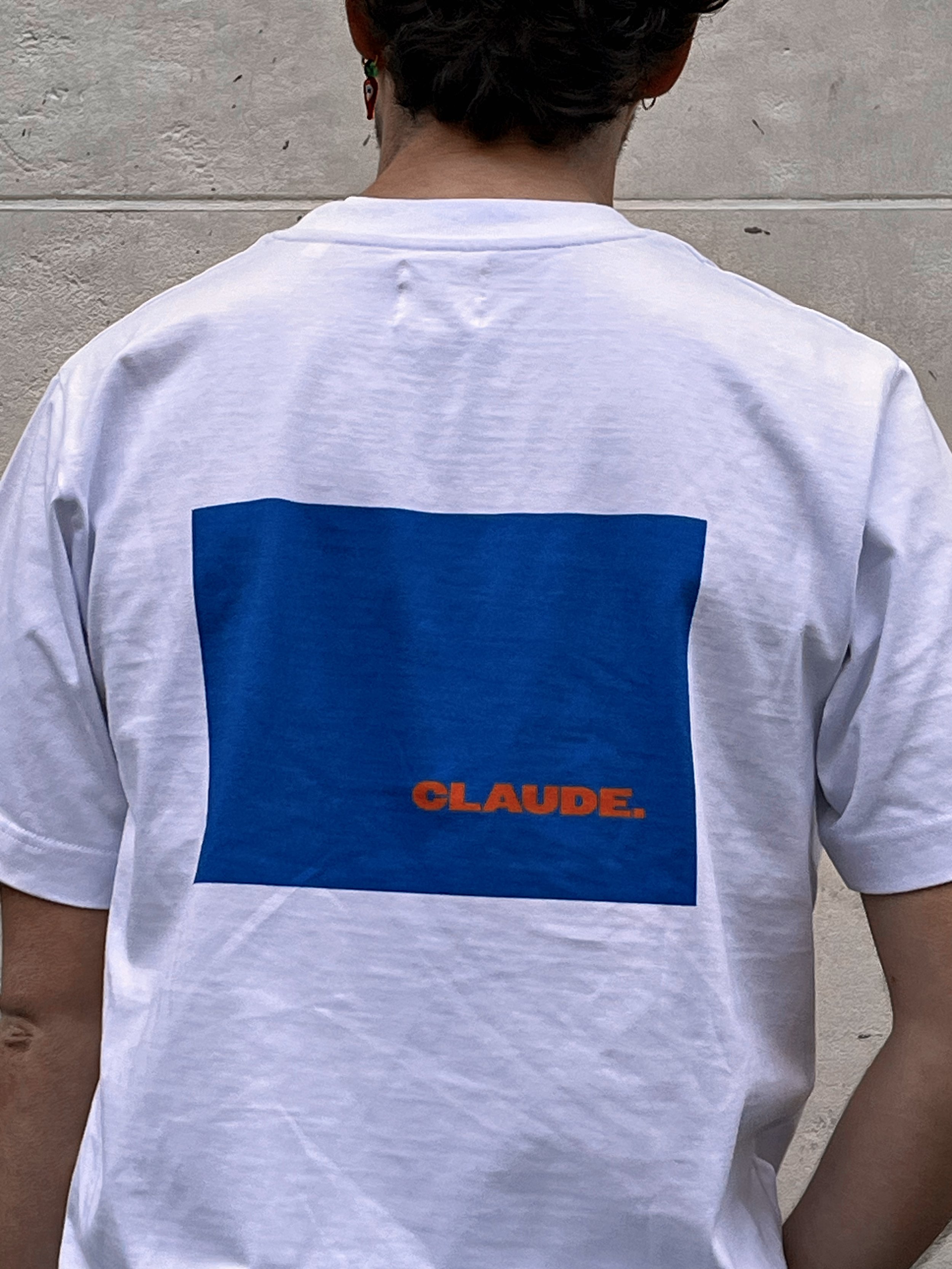 Zoom sur le dos du t-shirt Claude by Claude ‘Claude au Carré’