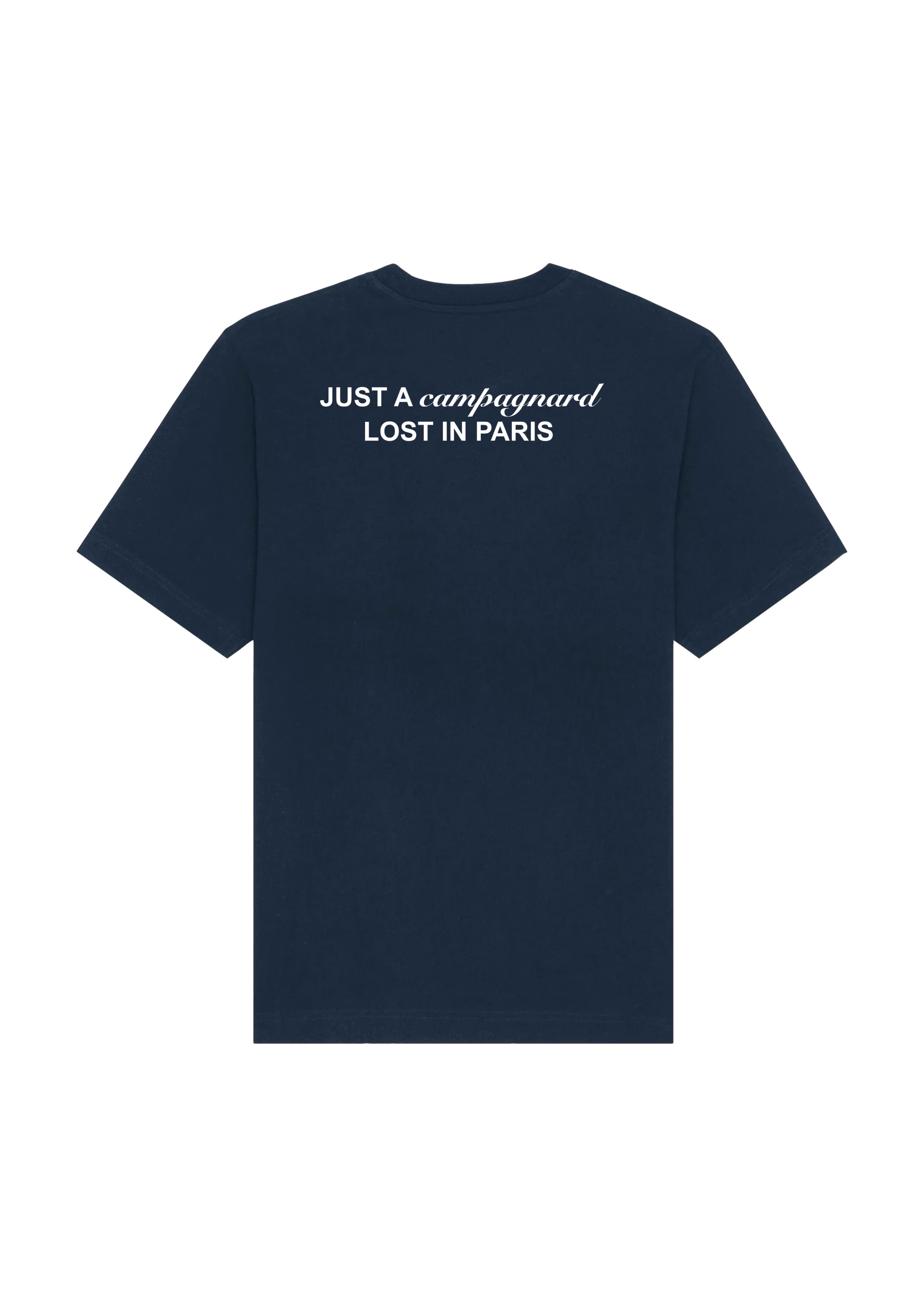 Image à plat d’un t-shirt bleu marine de dos avec l’écriture ’JUST A CAMPAGNARD LOST IN PARIS’.