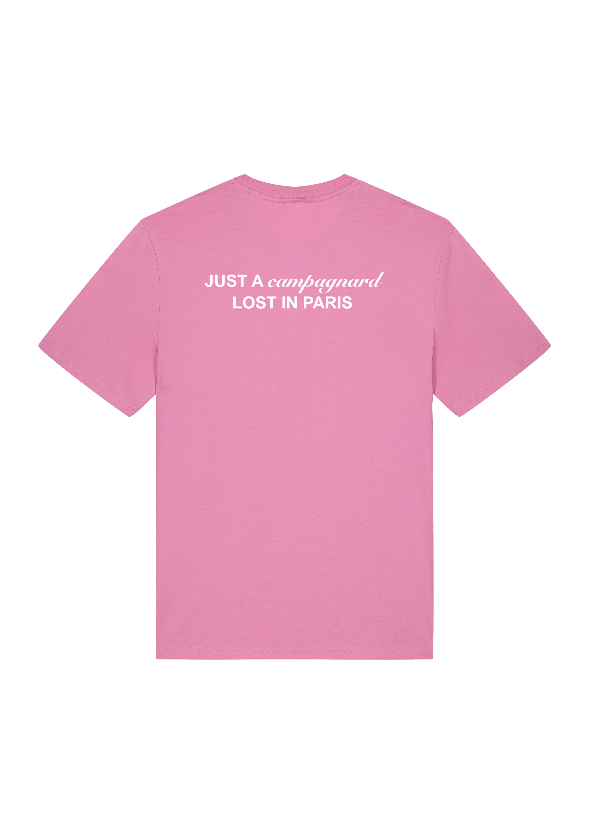 Image à plat d’un t-shirt rose de dos avec l’écriture ’JUST A CAMPAGNARD LOST IN PARIS’.