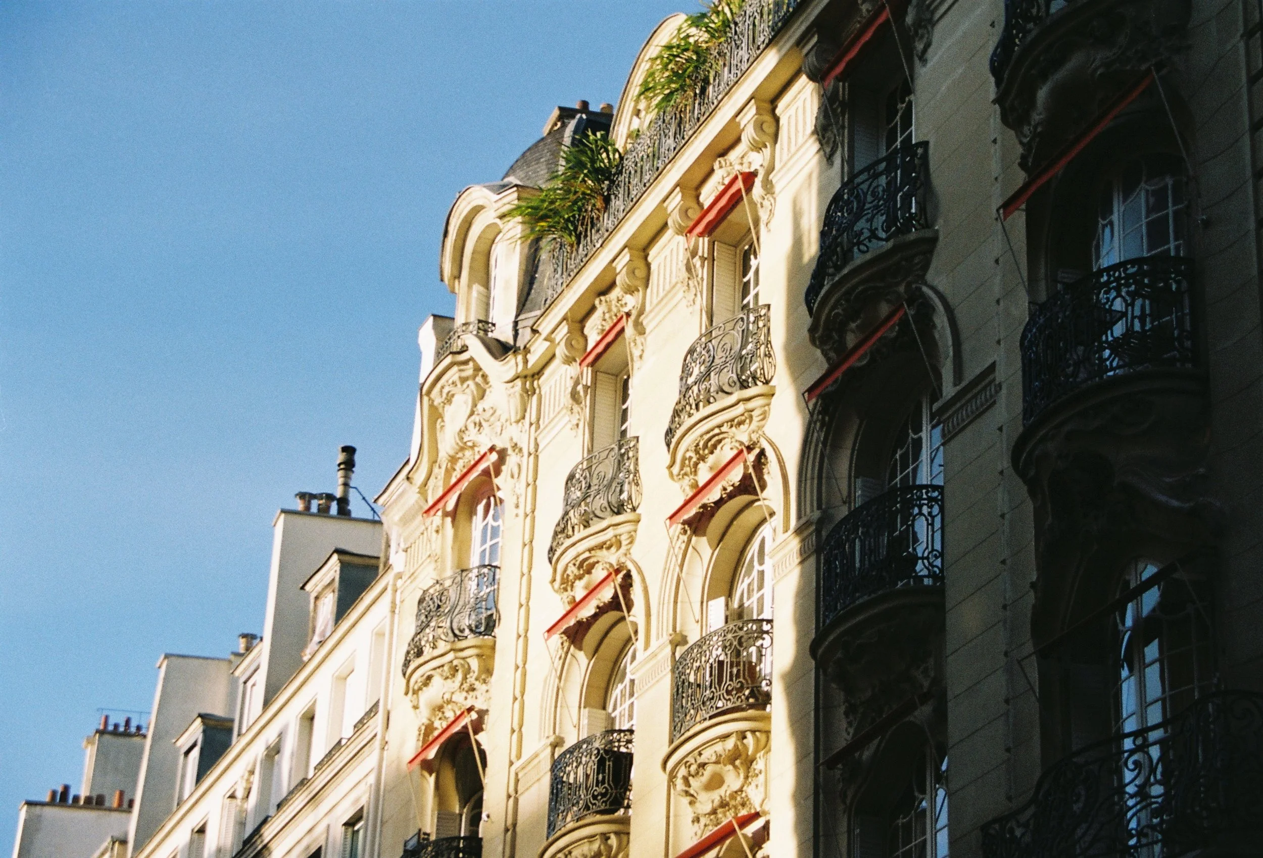 LA FAÇADE