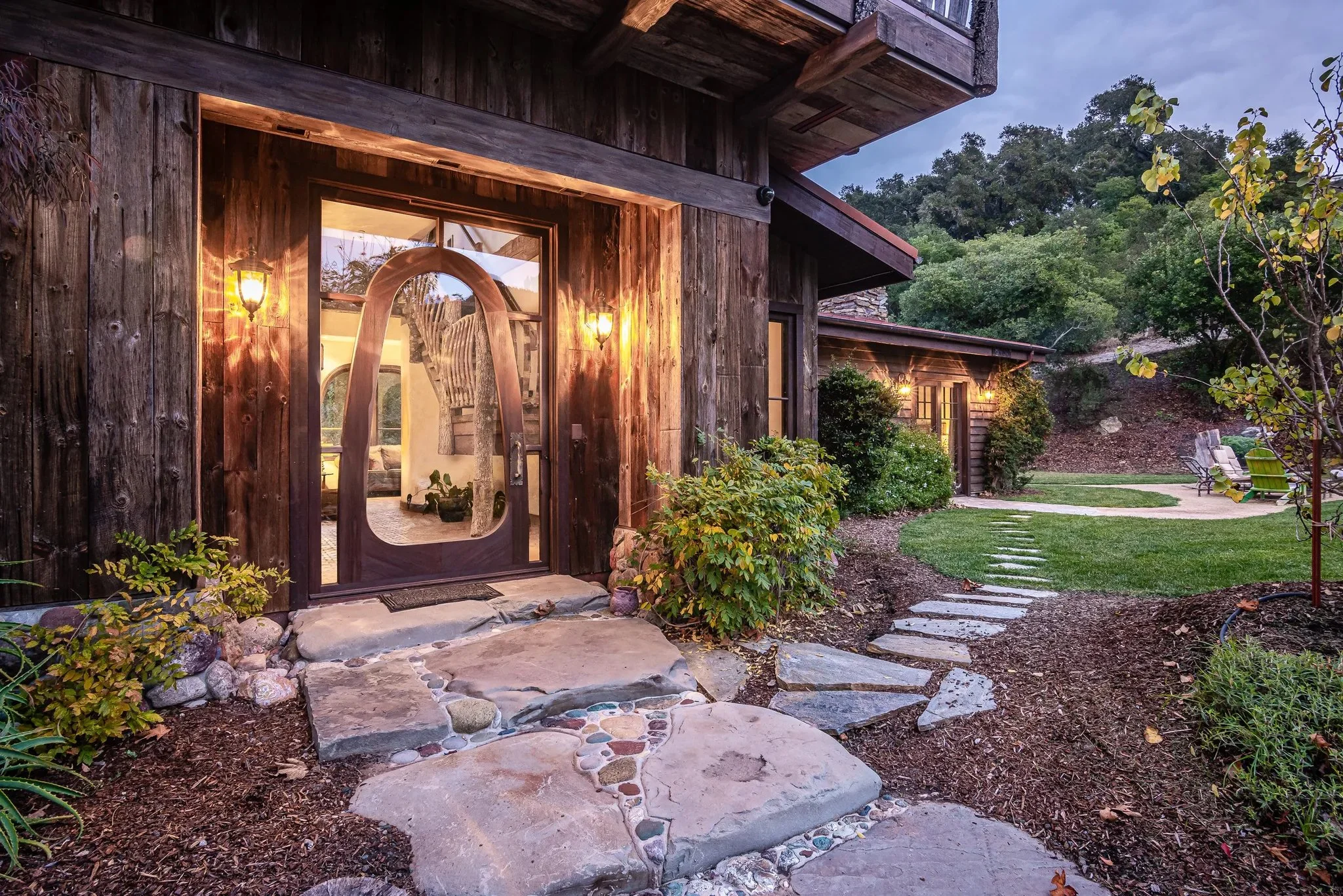 Oranssi carpenter using bench saw