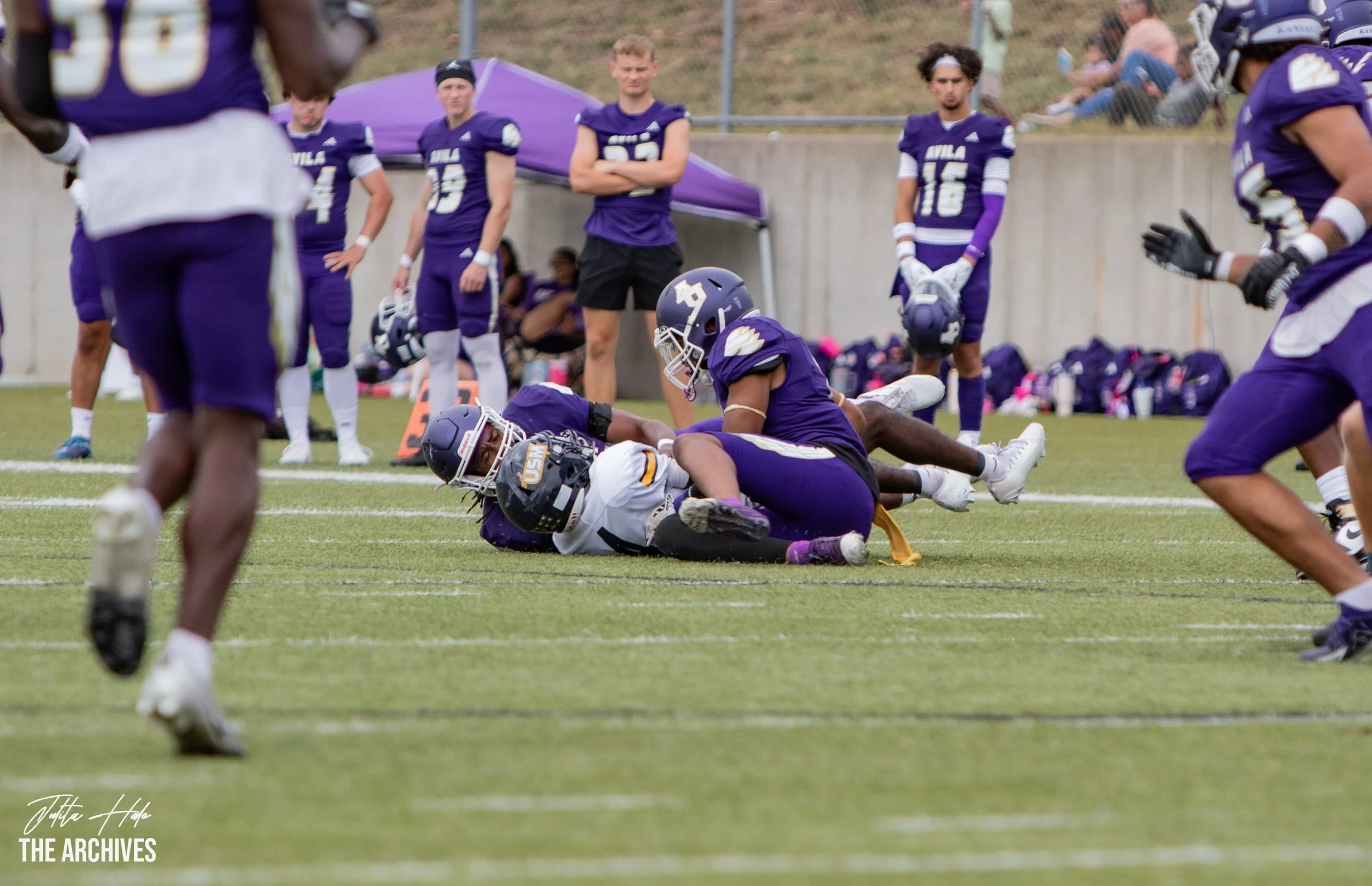 Avila Homecoming Game-250920-0935.jpg