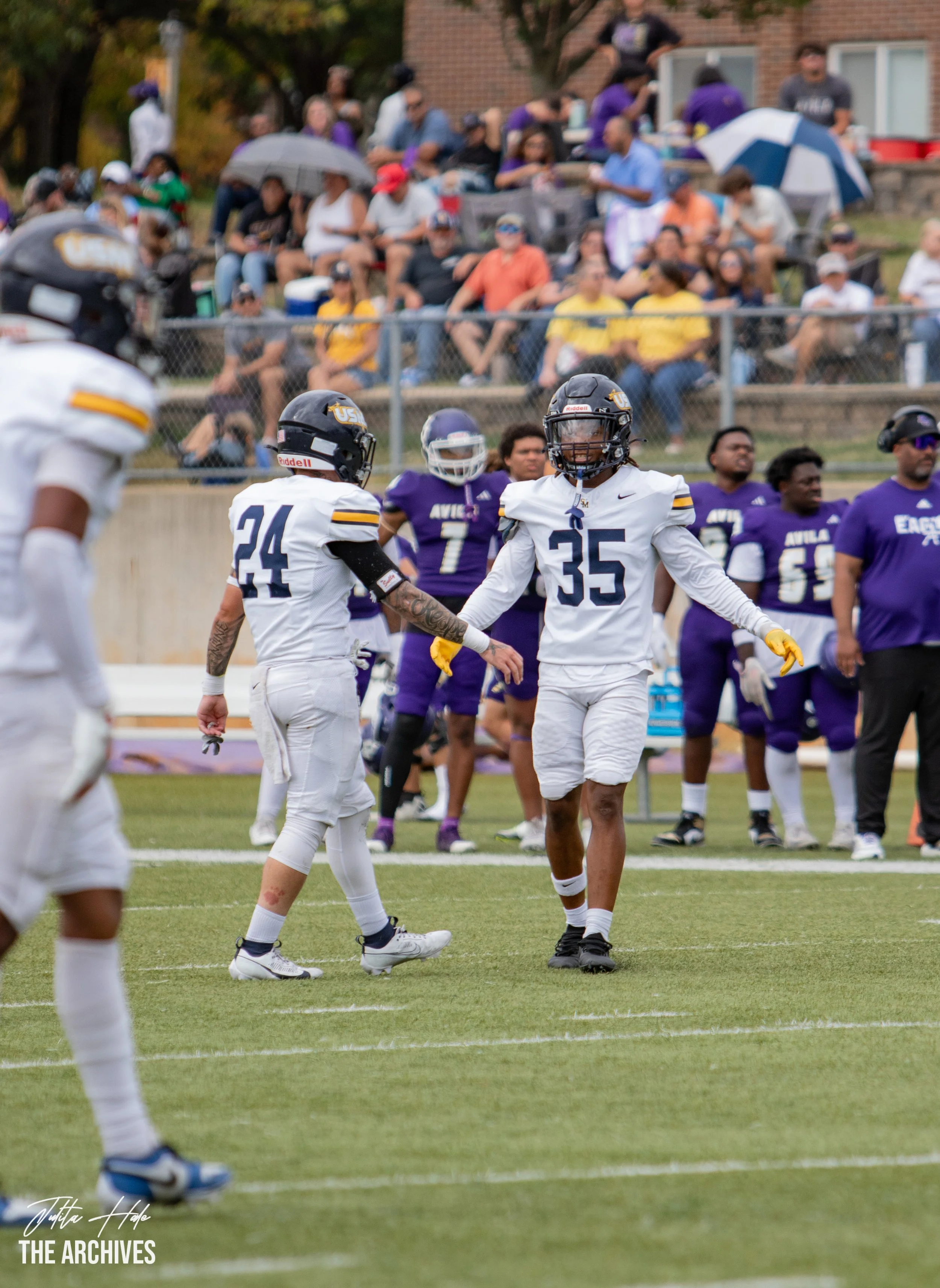 Avila Homecoming Game-250920-0879.jpg